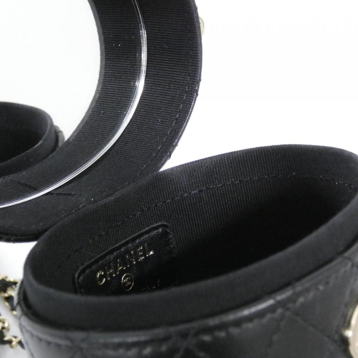 Chanel Black Leather Shoulder Bag (Pre-Owned)