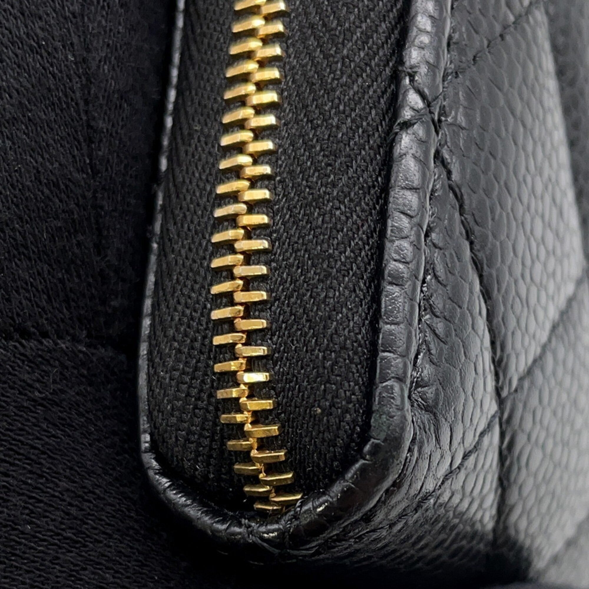 Chanel Black Grained Calfskin Long Wallet (Bi-Fold) (Pre-Owned)