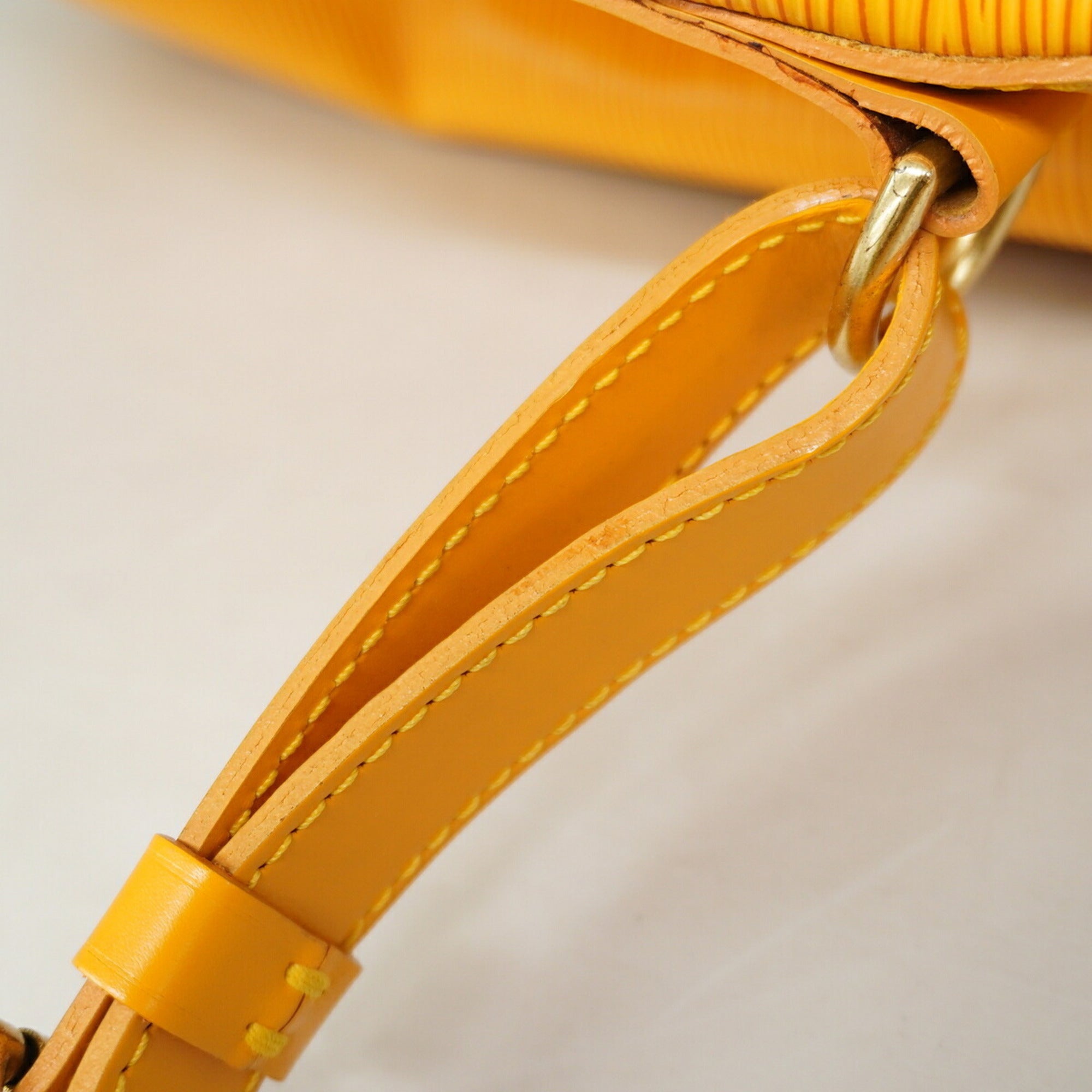 Louis Vuitton Jaune Shoulder Bag (Pre-Owned)