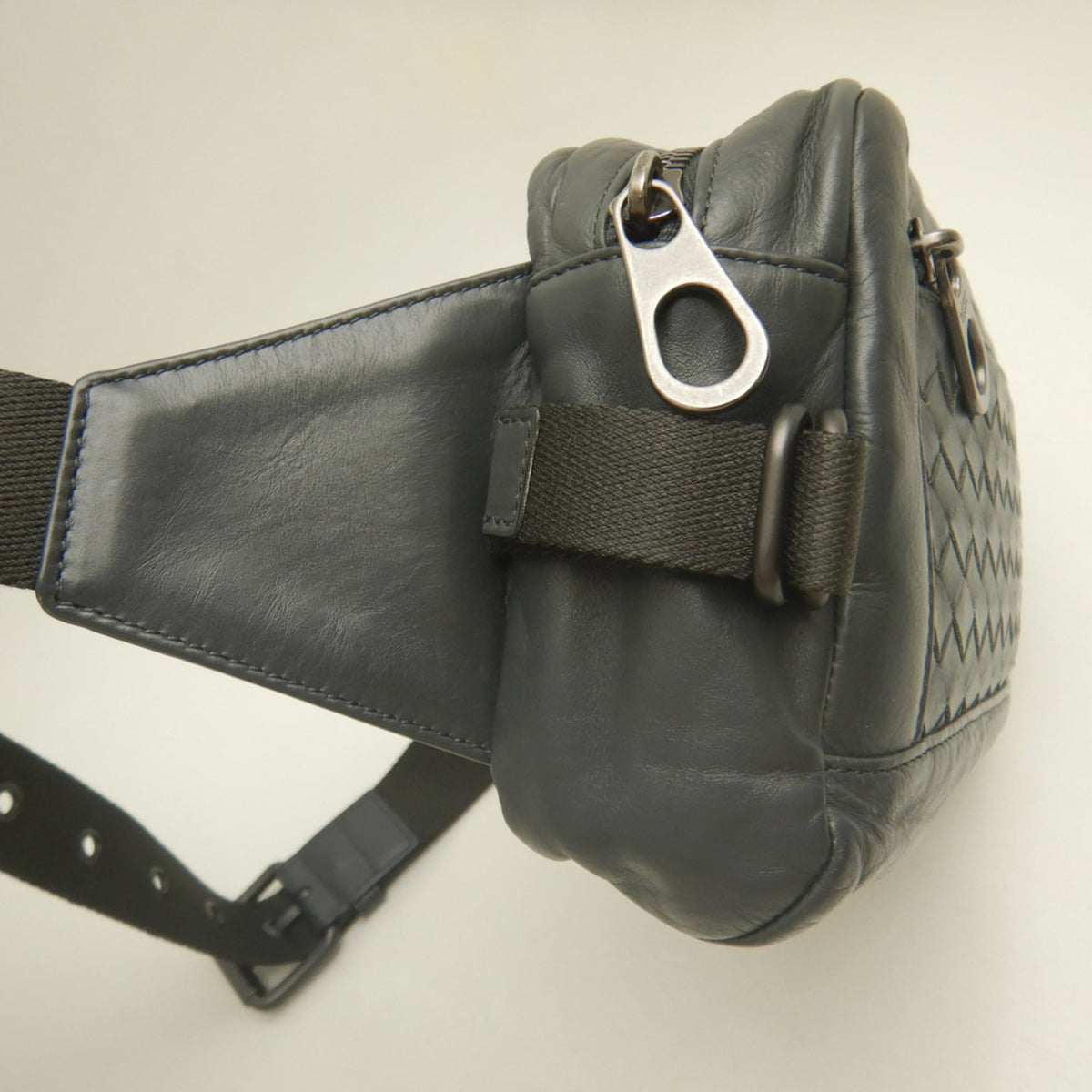 Bottega Veneta Intrecciato Dark Gray Intrecciato Fanny Pack (Pre-Owned)