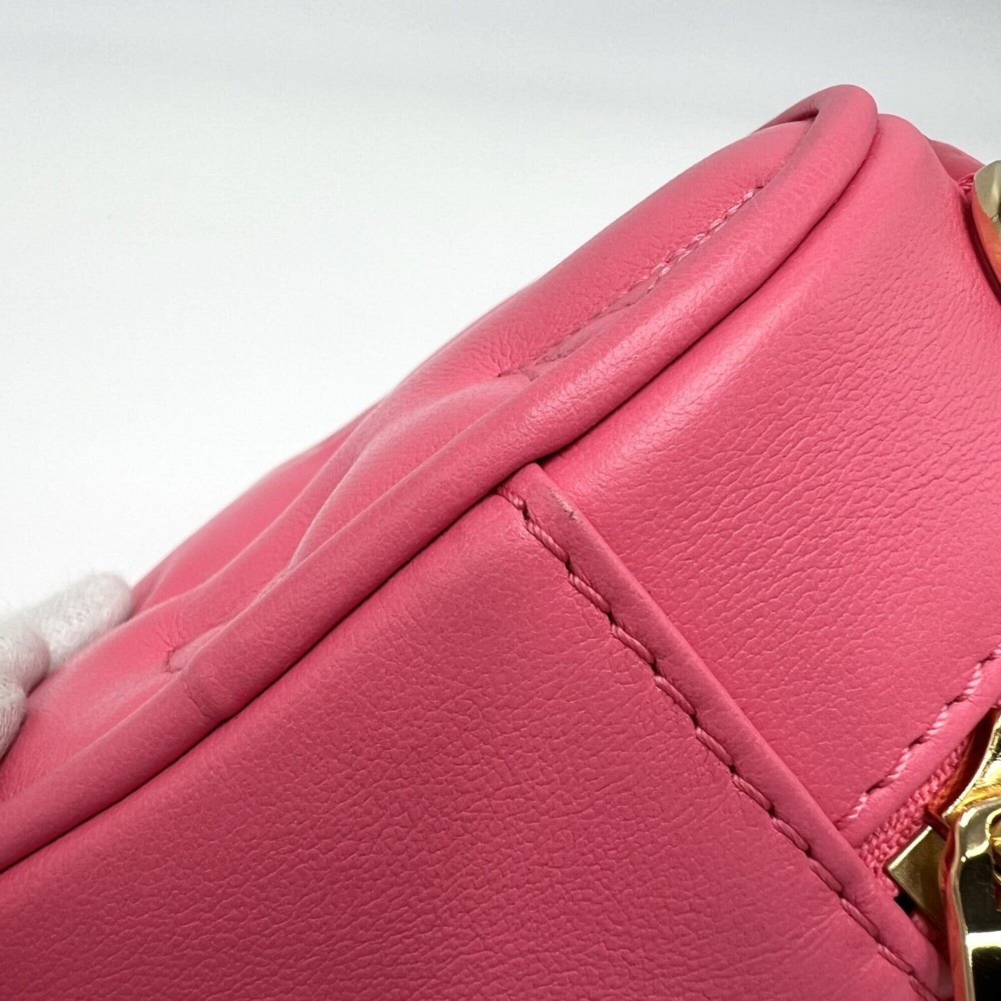 Louis Vuitton Pink Leather Pouch Shoulder Bag (Pre-Owned)