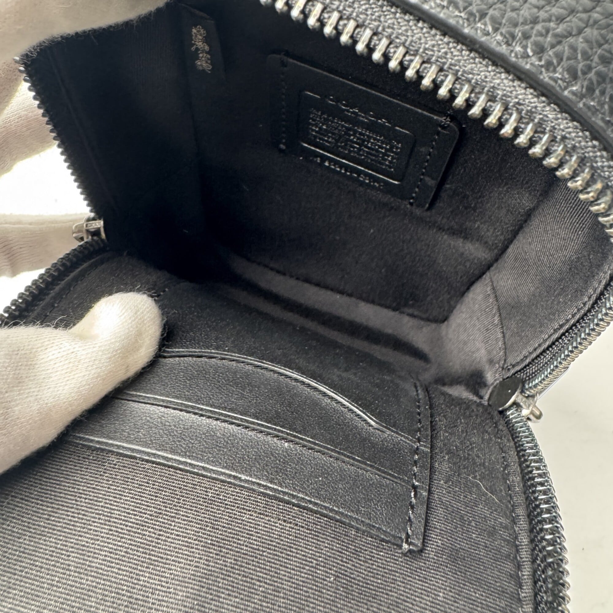 Coach Black Leather Shoulder Bag (Pre-Owned)