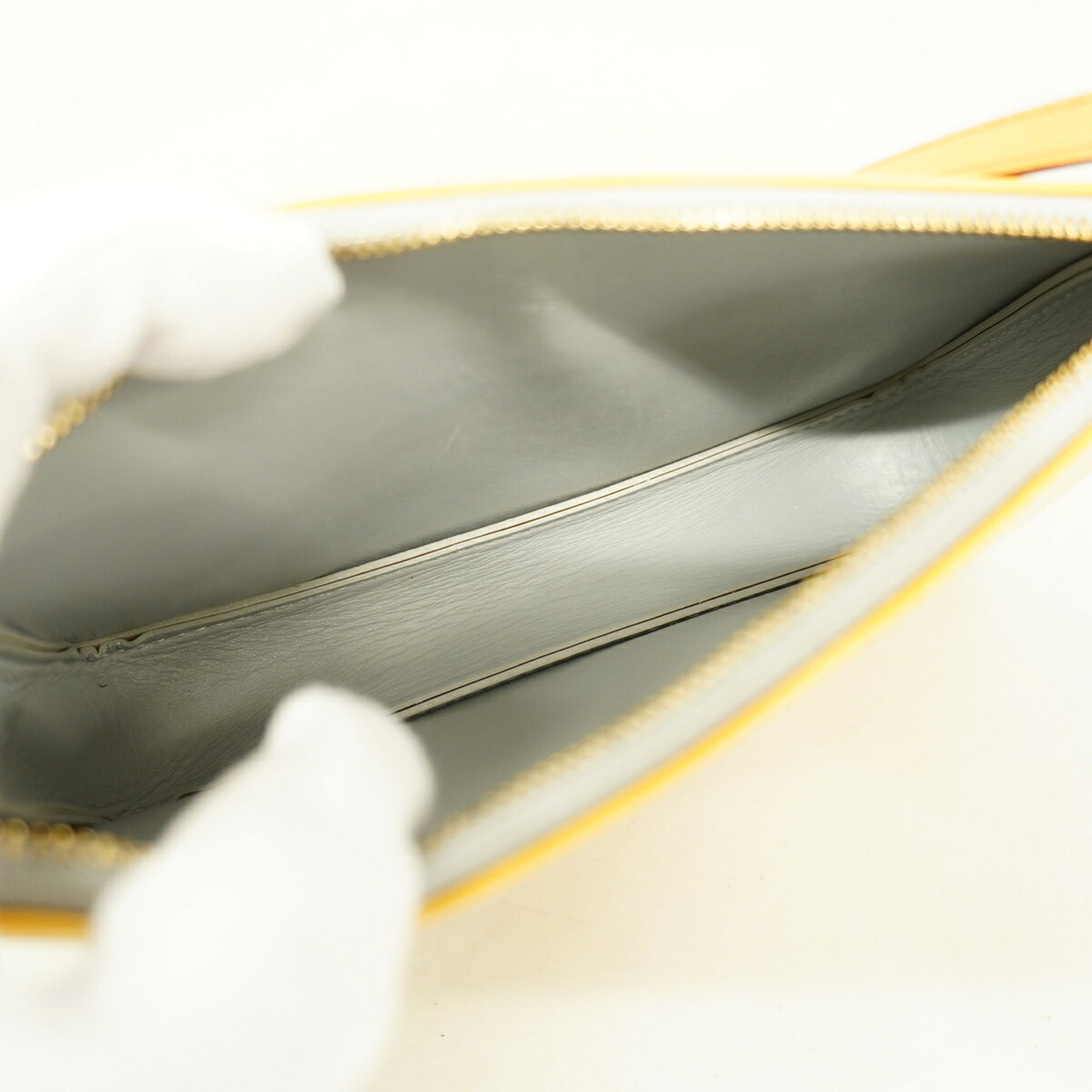 Louis Vuitton Gris Pouch (Pre-Owned)