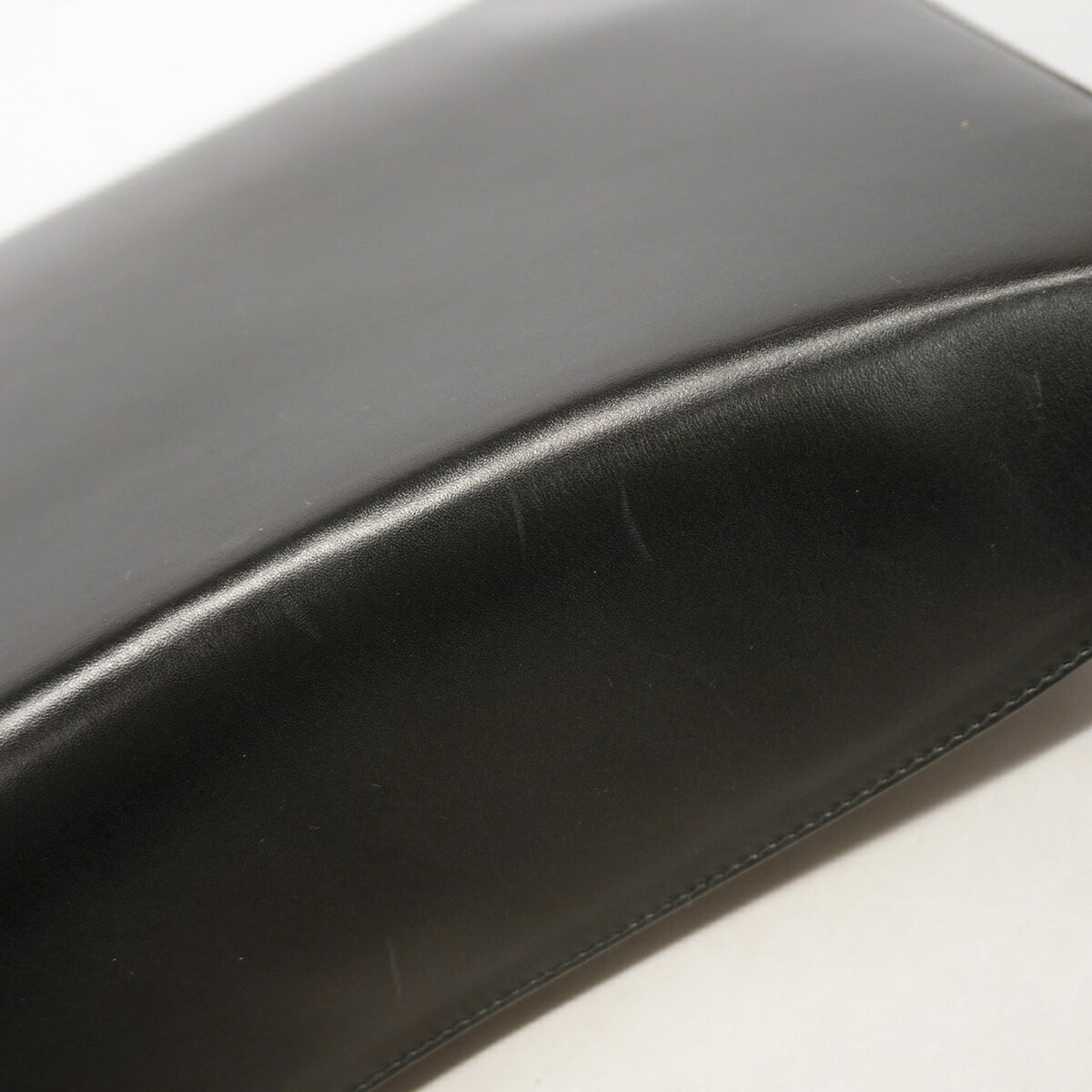 Salvatore Ferragamo Black Leather Shoulder Bag (Pre-Owned)