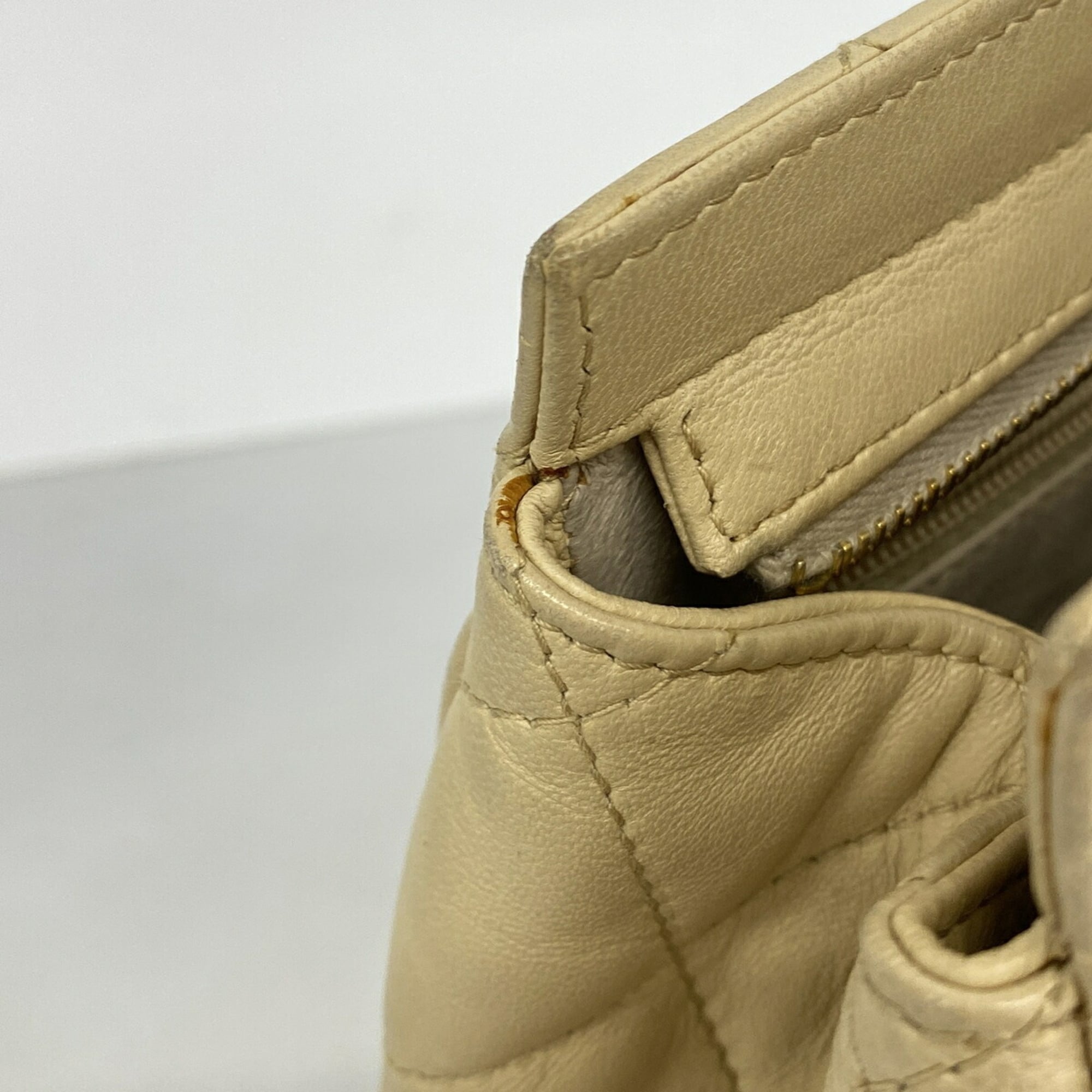 Chanel Beige Leather Shoulder Bag (Pre-Owned)