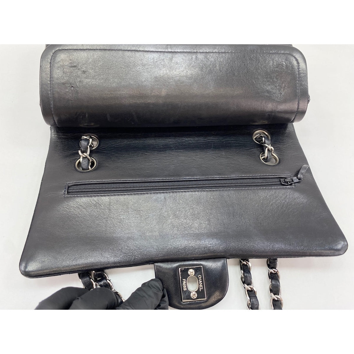 Chanel Black Shoulder Bag (Pre-Owned)