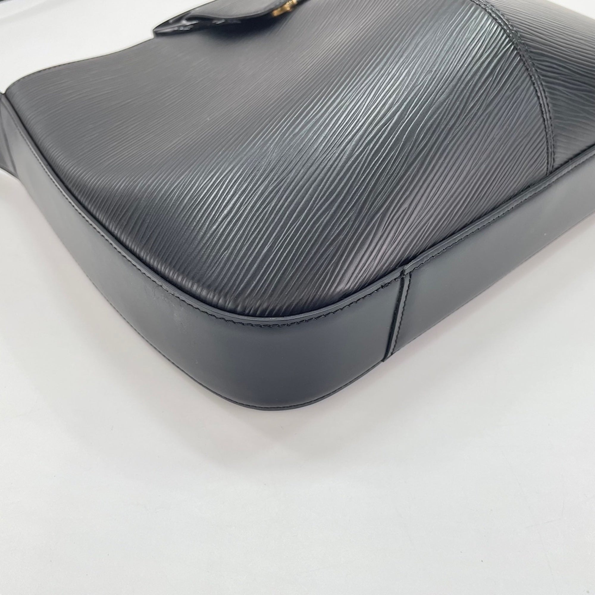 Louis Vuitton Black Shoulder Bag (Pre-Owned)