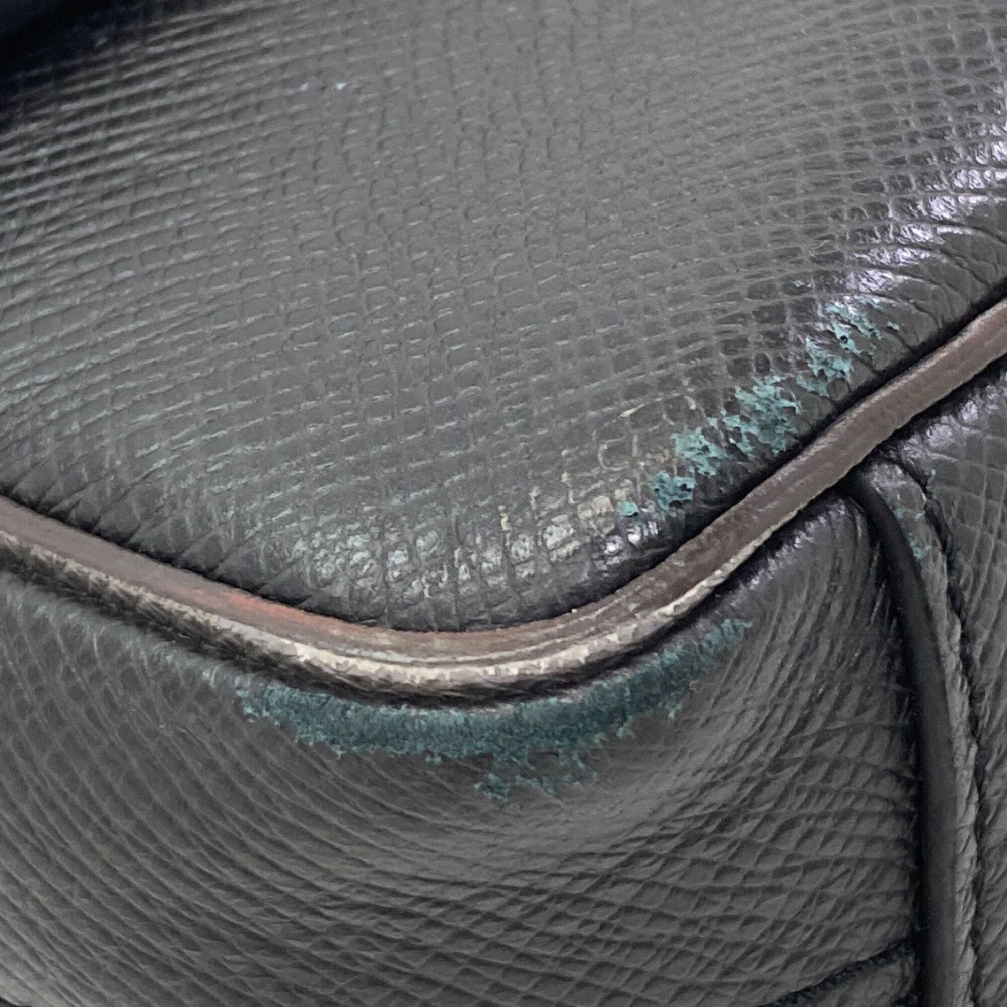 Louis Vuitton Taiga Black Taiga Leather Shoulder Bag (Pre-Owned)