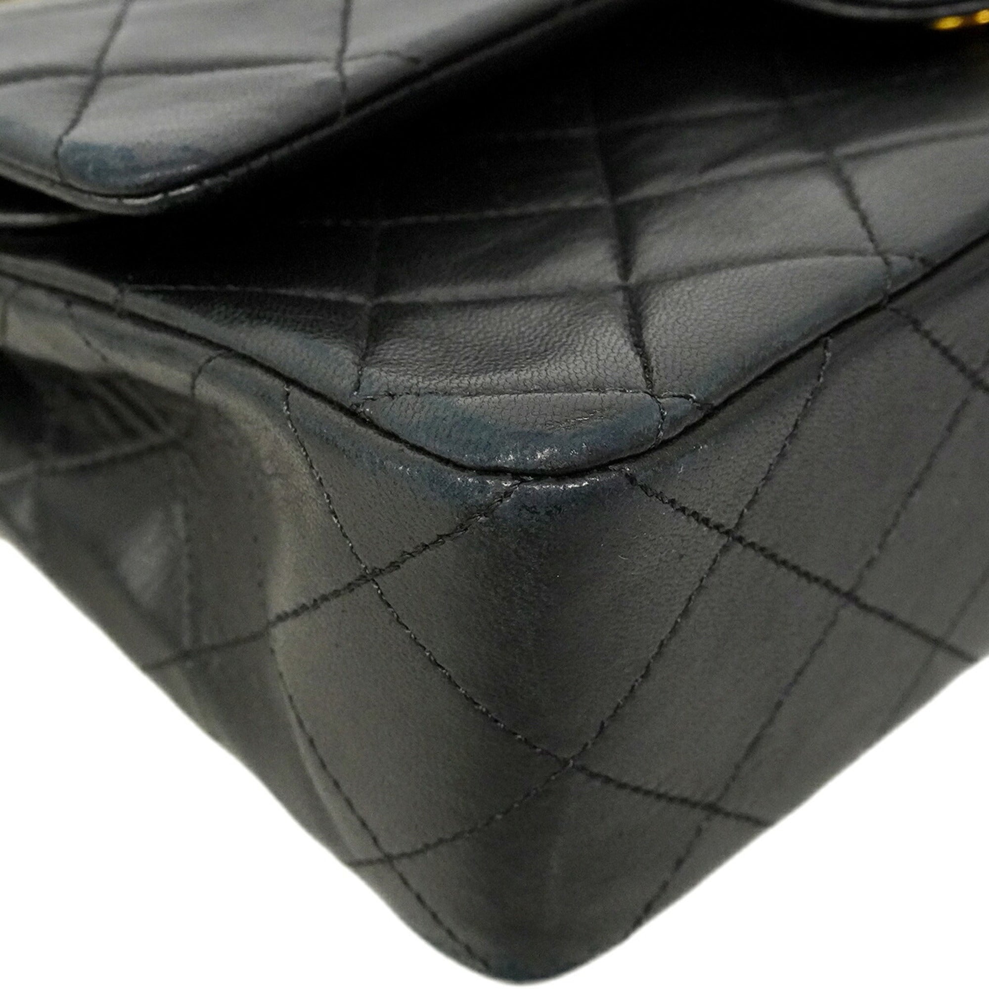 Chanel Black Leather Shoulder Bag (Pre-Owned)