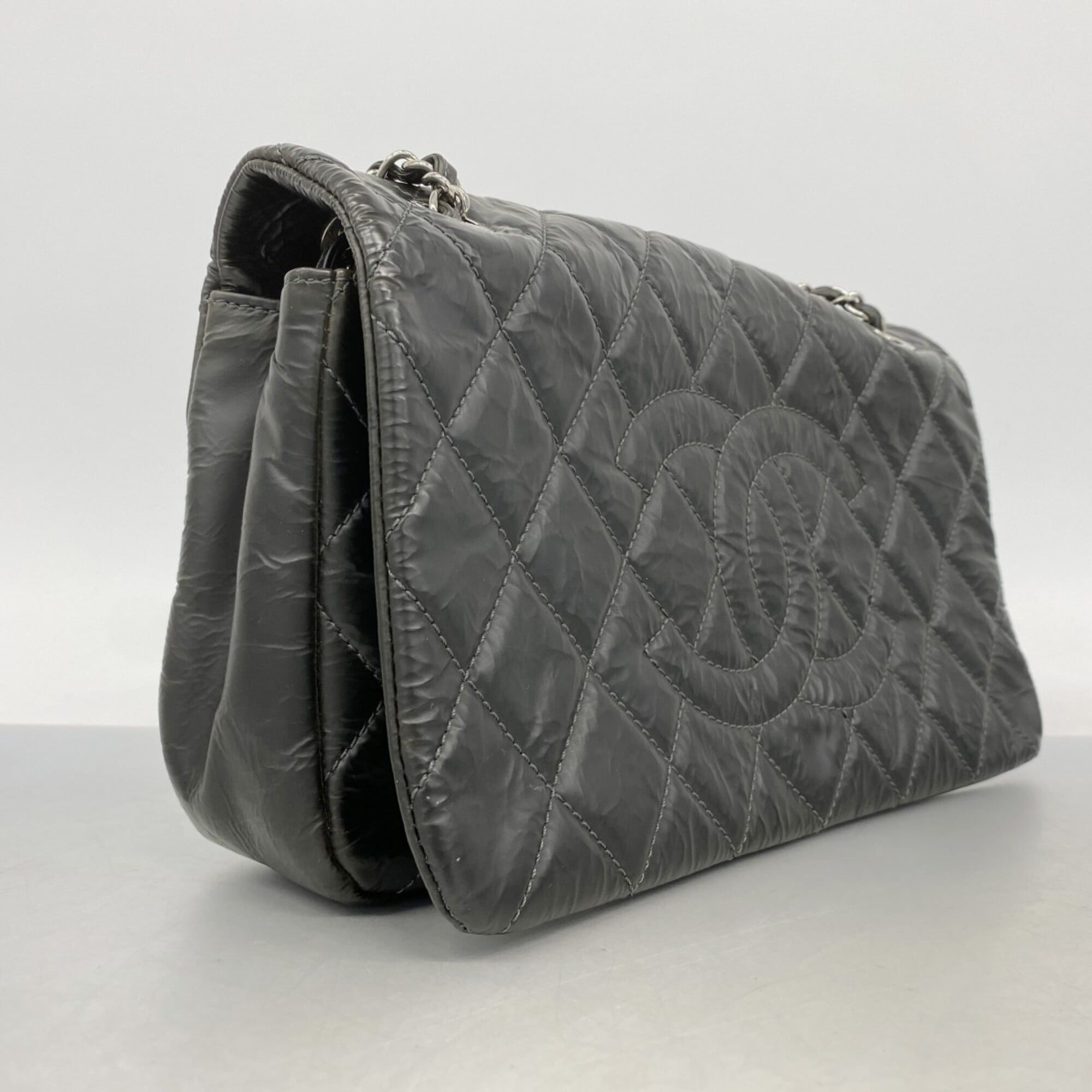 Chanel Black Leather Shoulder Bag (Pre-Owned)
