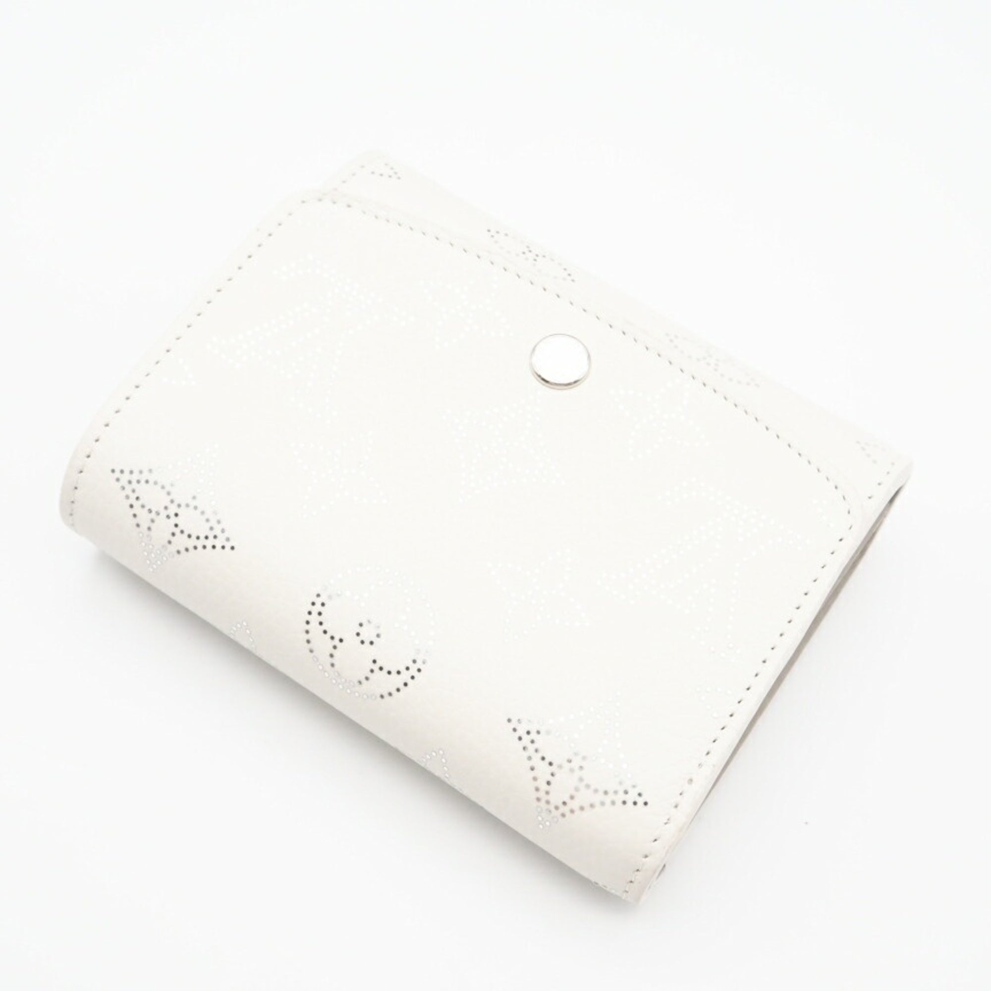 Louis Vuitton Mahina White Leather Wallet (Bi-Fold) (Pre-Owned)