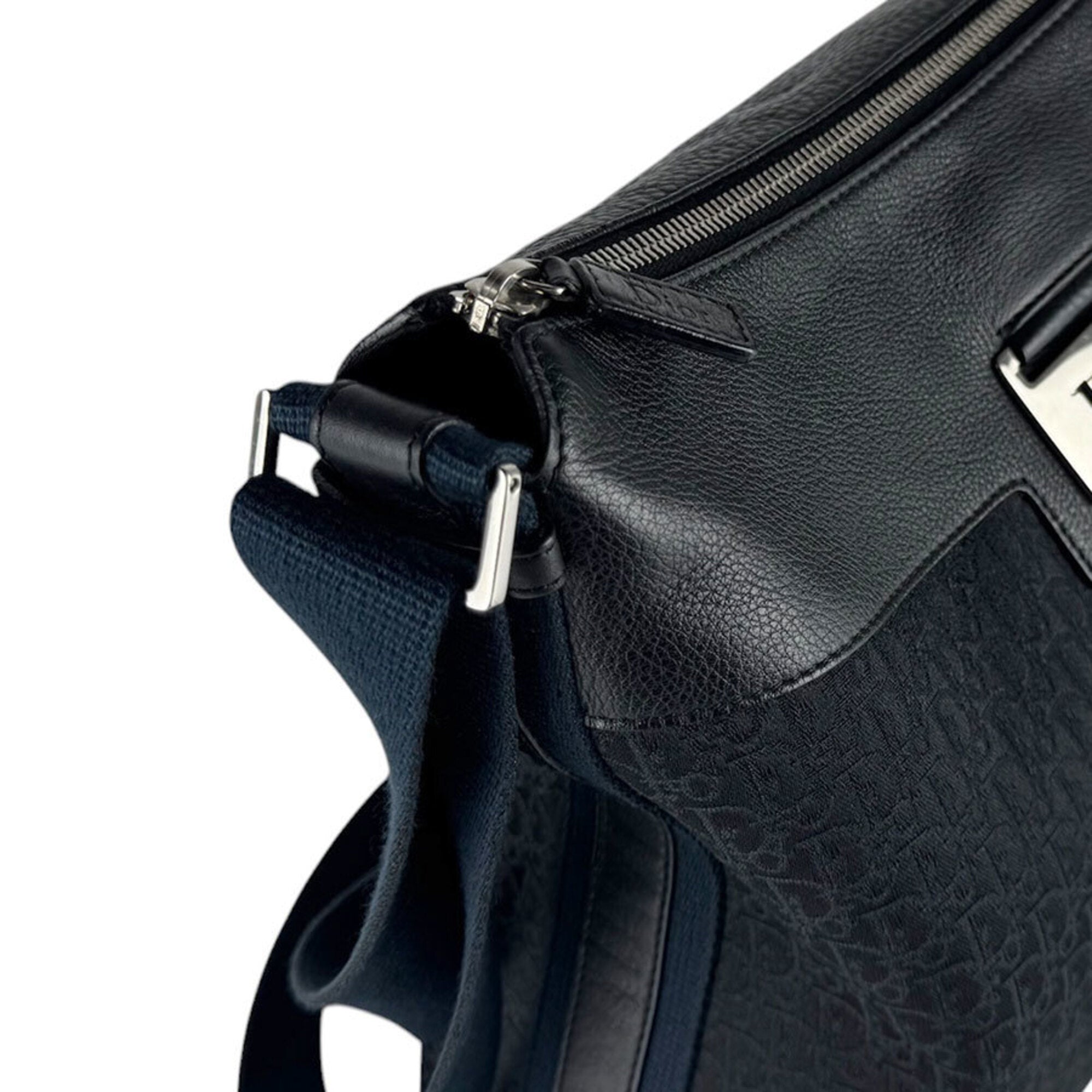Christian Dior Black Nylon Canvas Shoulder Bag (Pre-Owned)