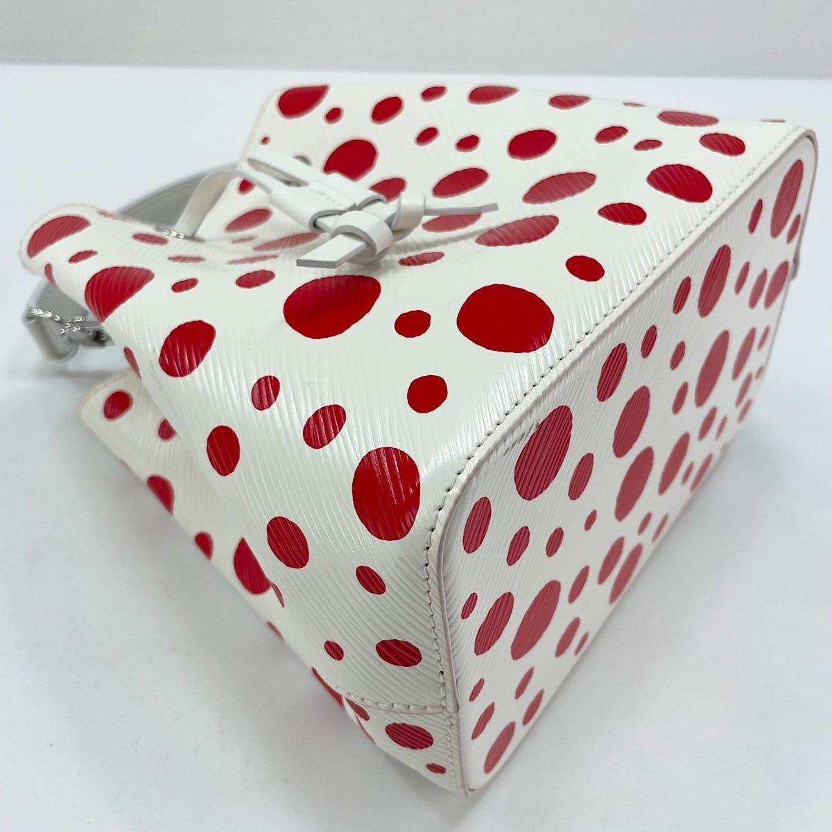 Louis Vuitton White Handbag (Pre-Owned)