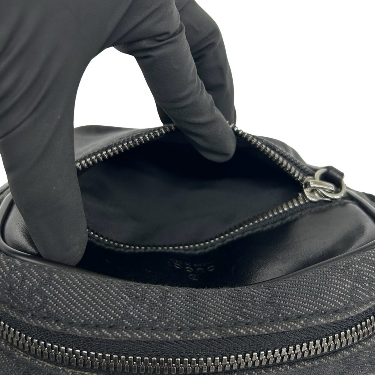 Gucci Black Canvas Leather Pochette Shoulder Bag (Pre-Owned)