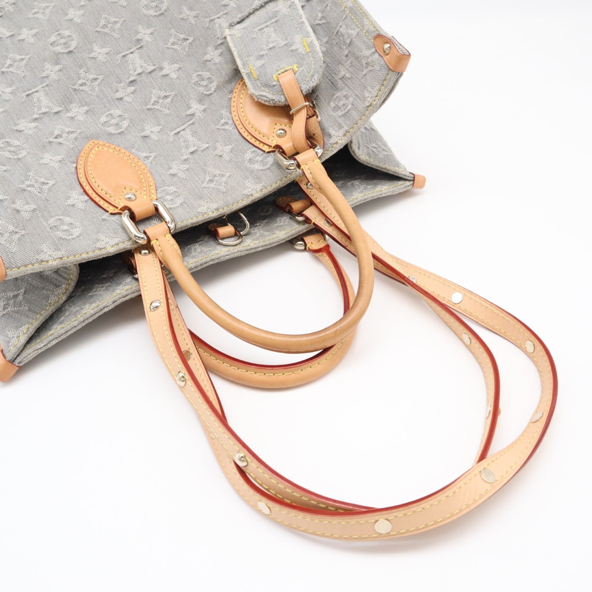 Louis Vuitton Beige Blue Cotton Handbag (Pre-Owned)