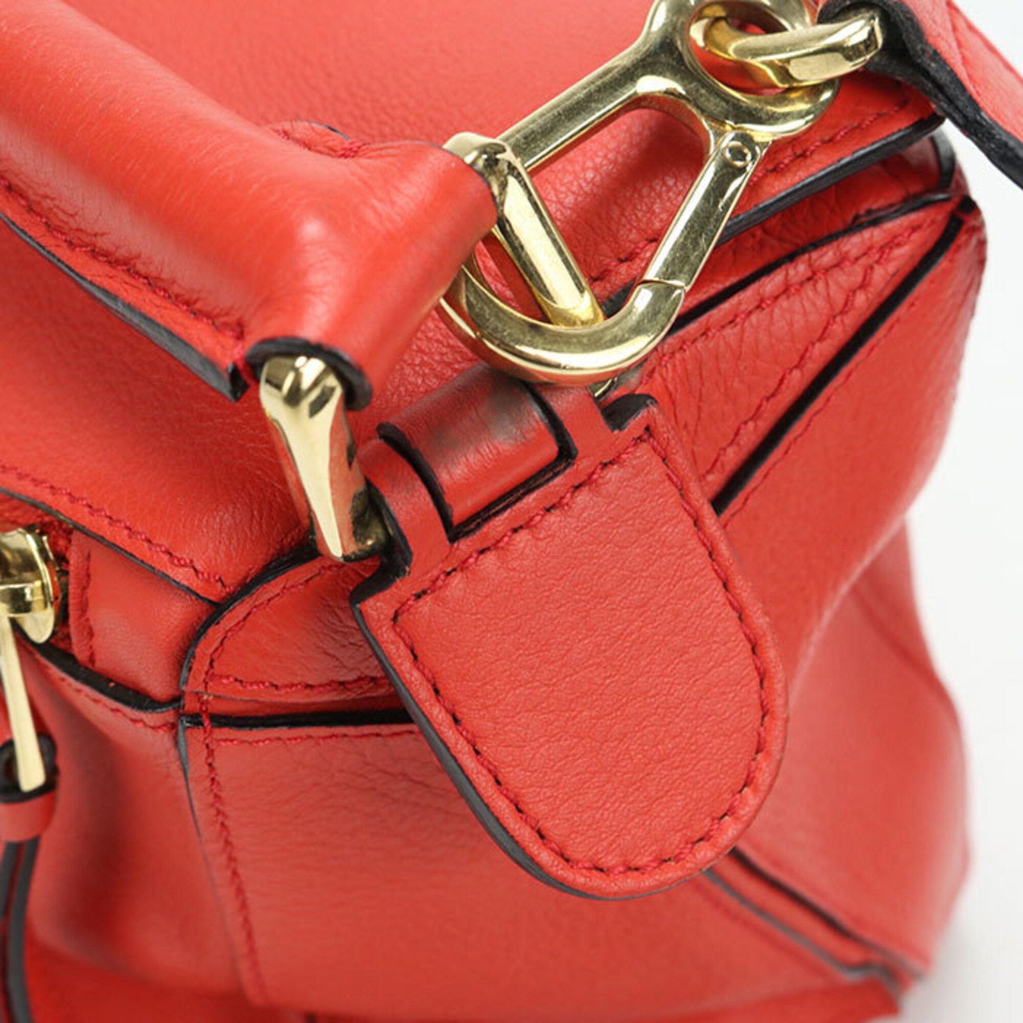 Loewe Red Color Leather Handbag (Pre-Owned)