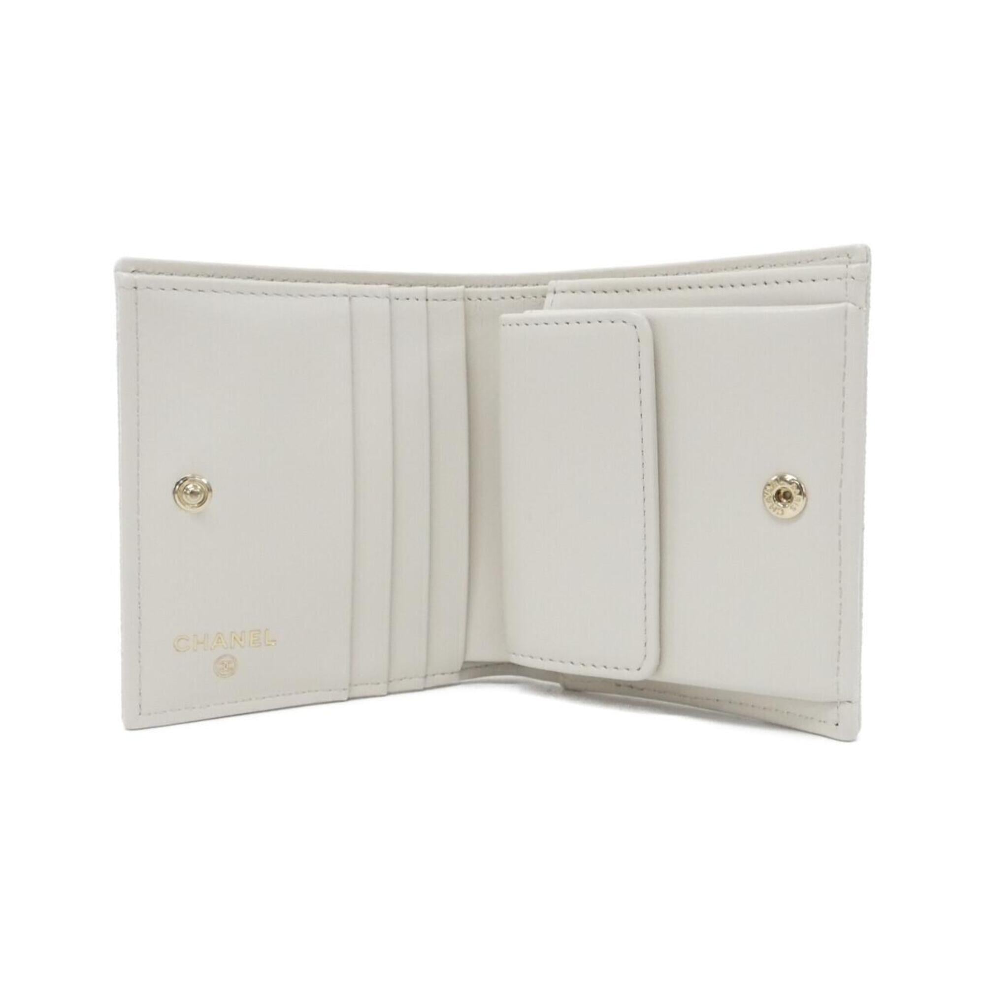 Chanel White Grained Calfskin Wallet (Bi-Fold) (Pre-Owned)