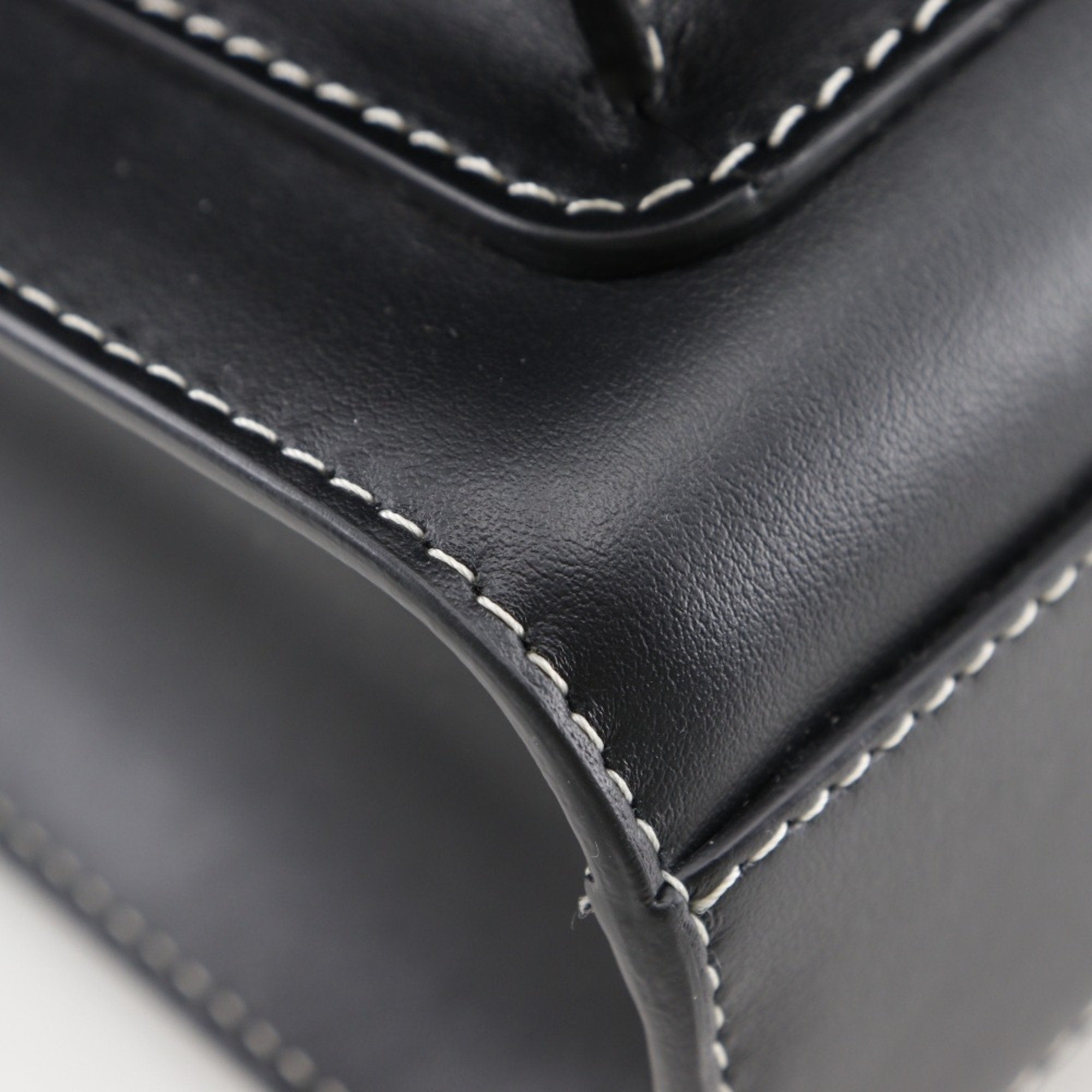 Burberry Black Leather Handbag (Pre-Owned)