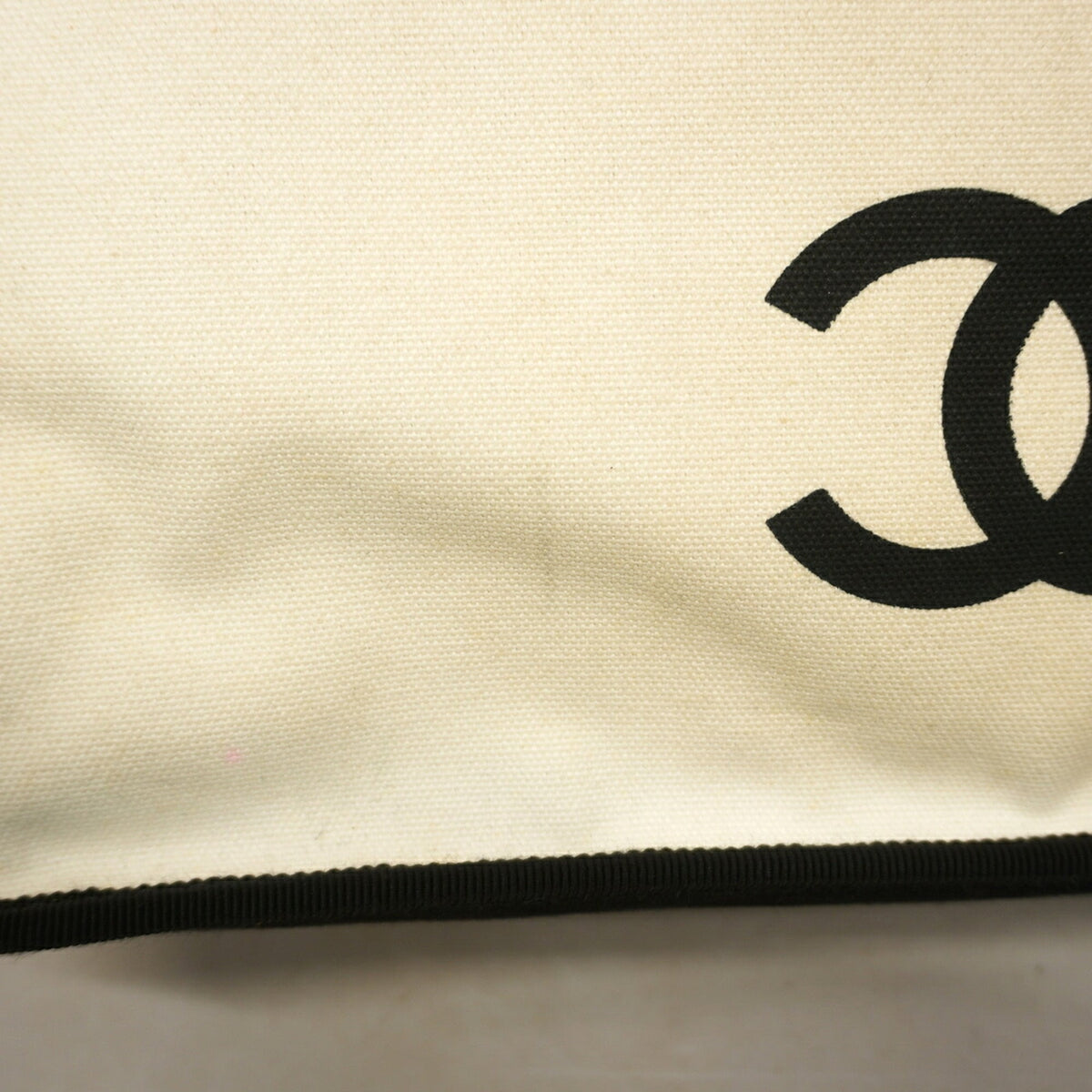 Chanel Black White Canvas Tote Bag (Pre-Owned)