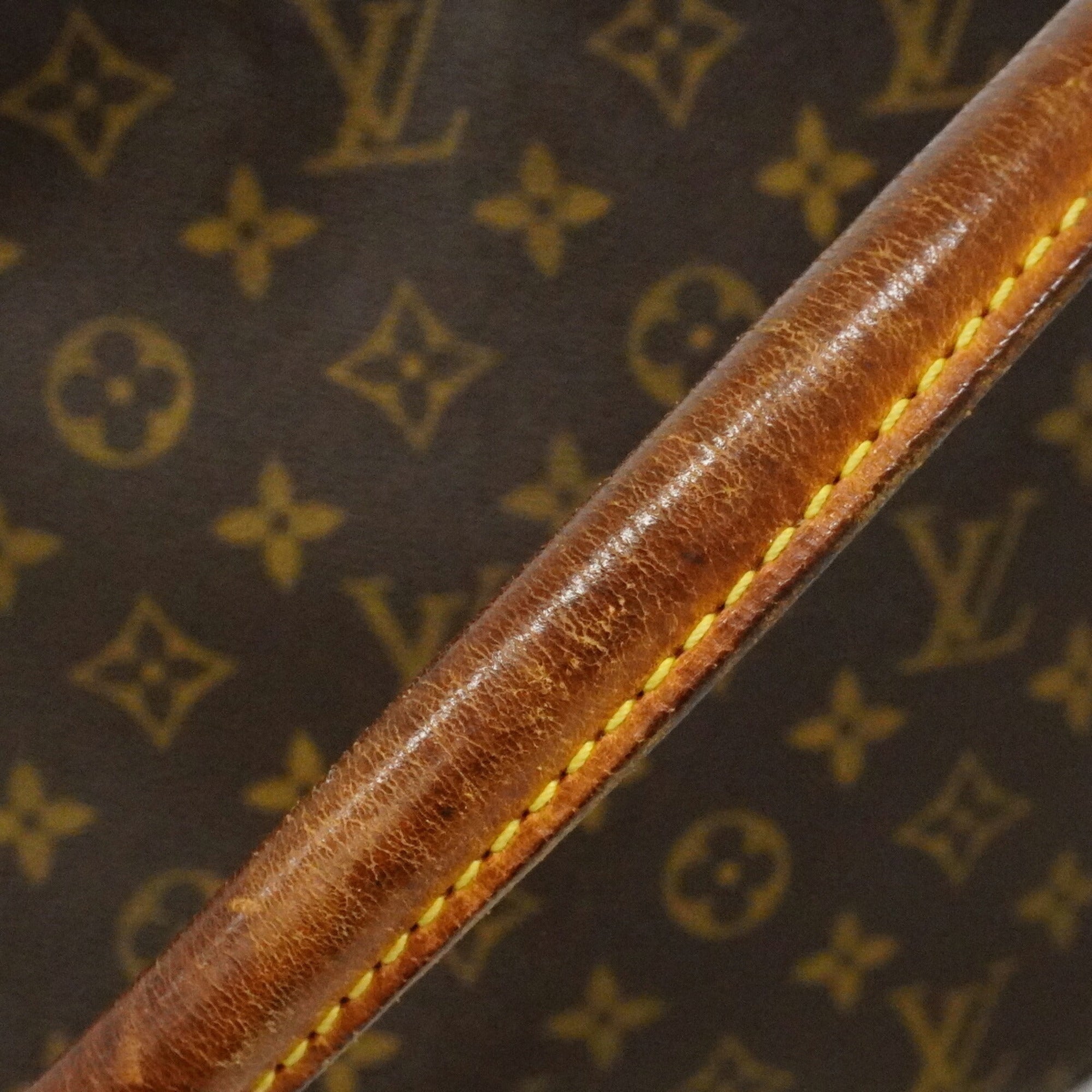 Louis Vuitton Brown Shoulder Bag (Pre-Owned)