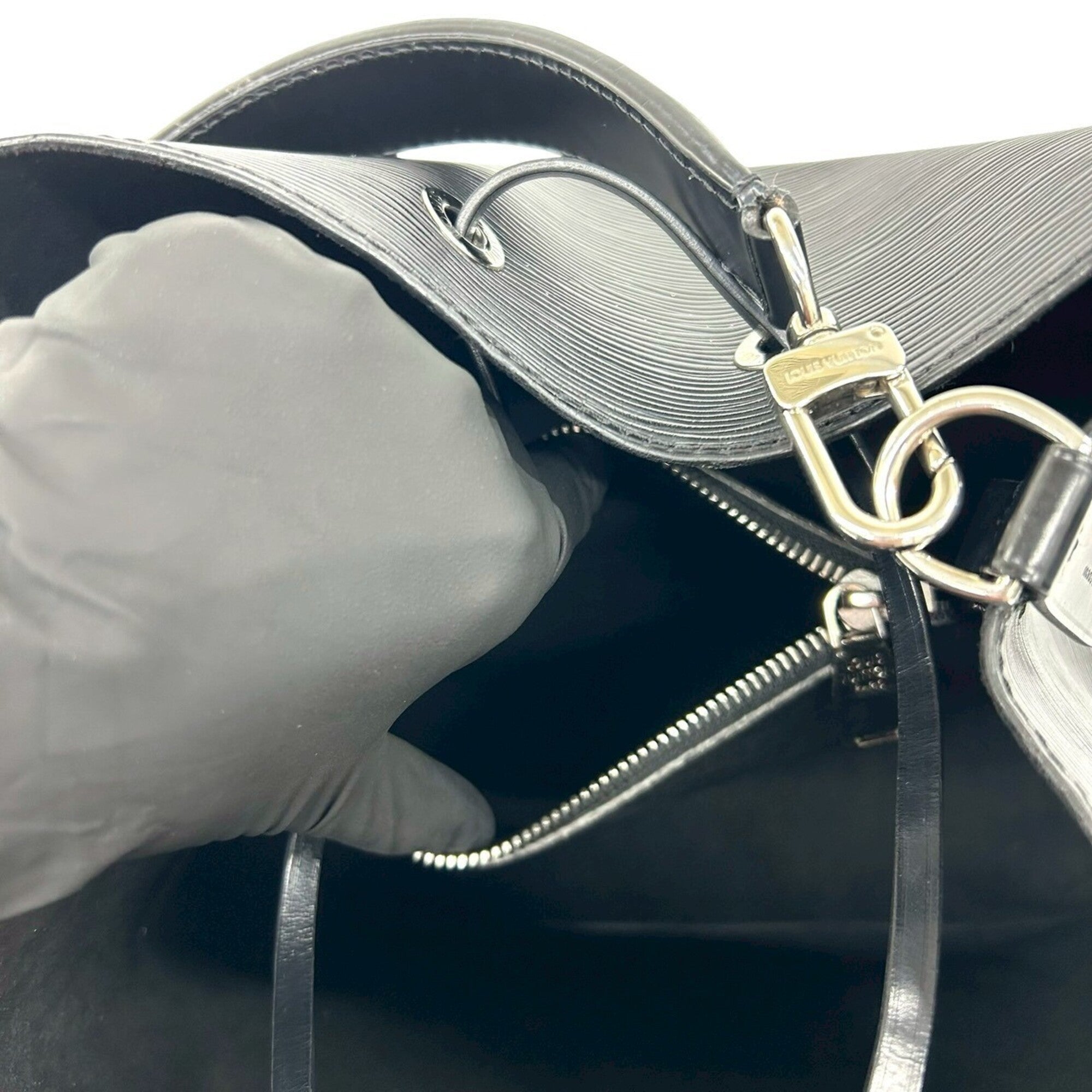 Louis Vuitton Black Leather Handbag Shoulder Bag (Pre-Owned)