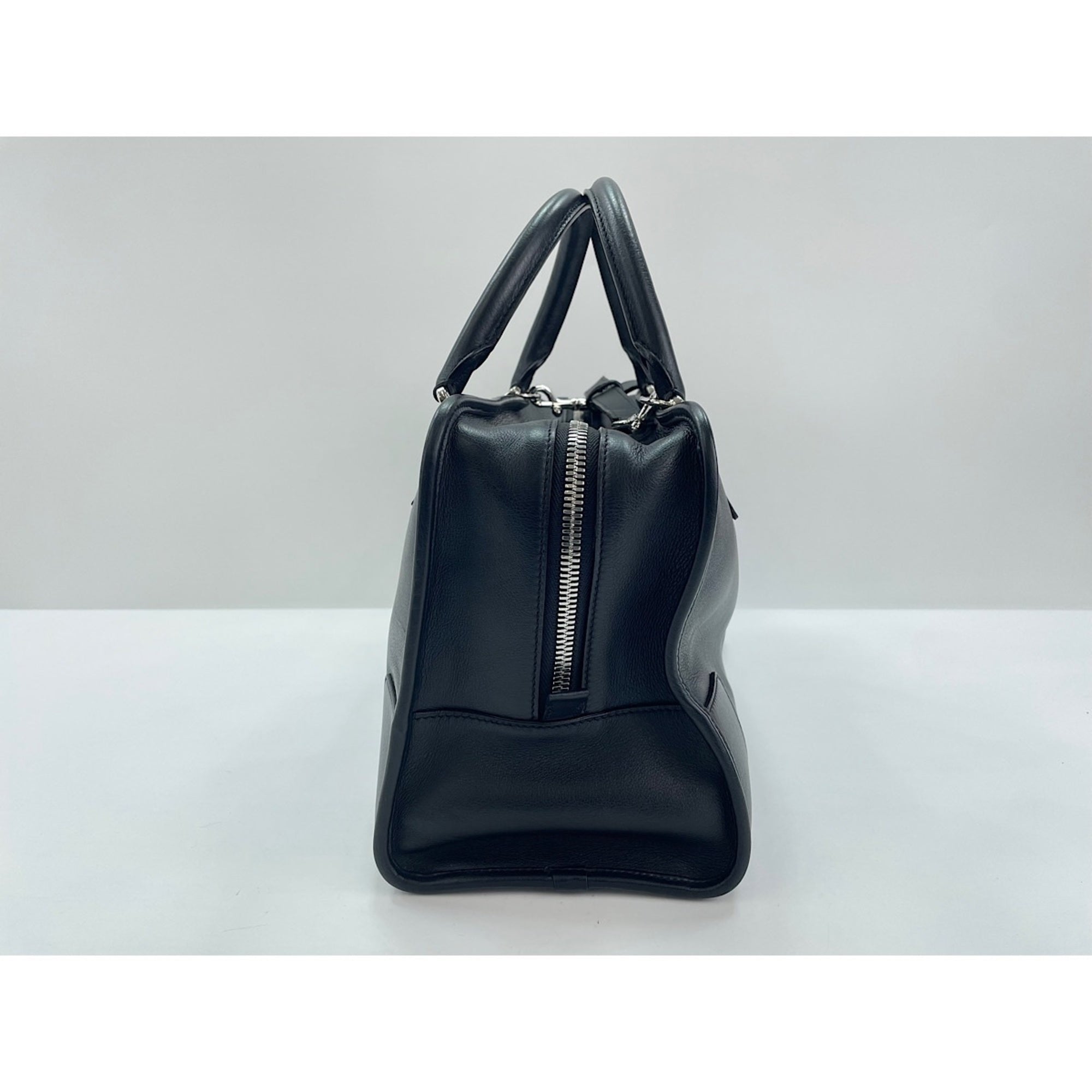 Loewe Black Handbag (Pre-Owned)