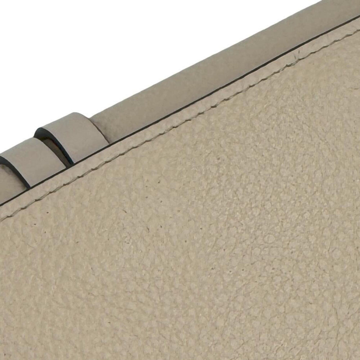 Chloé Beige Leather Long Wallet (Bi-Fold) (Pre-Owned)