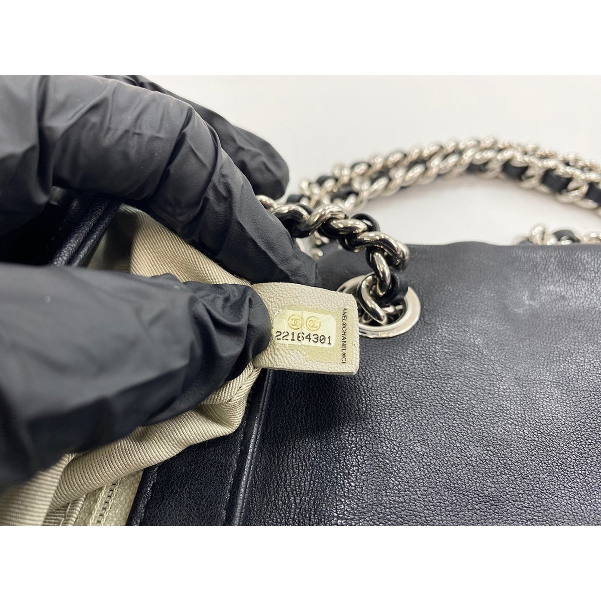 Chanel Black Shoulder Bag (Pre-Owned)