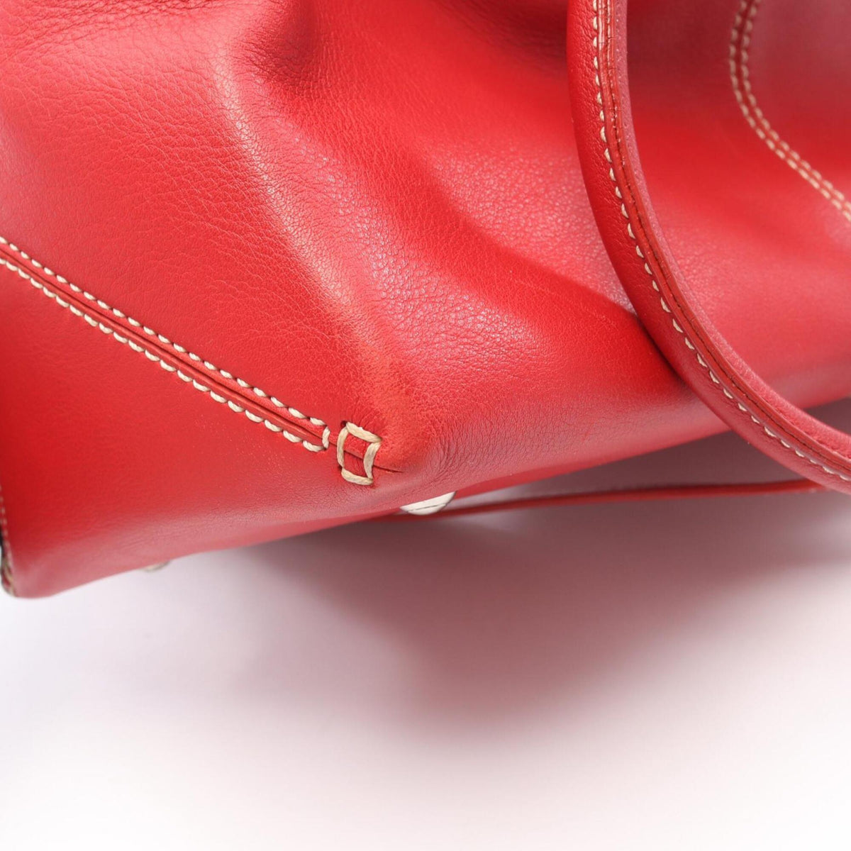 Tod's Red Color Leather Handbag Tote Bag (Pre-Owned)