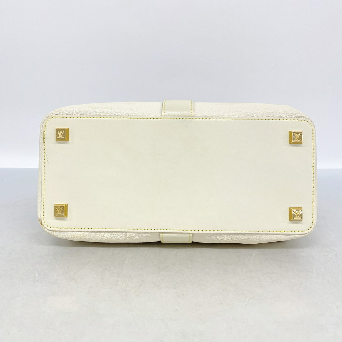 Louis Vuitton Blanc Handbag (Pre-Owned)