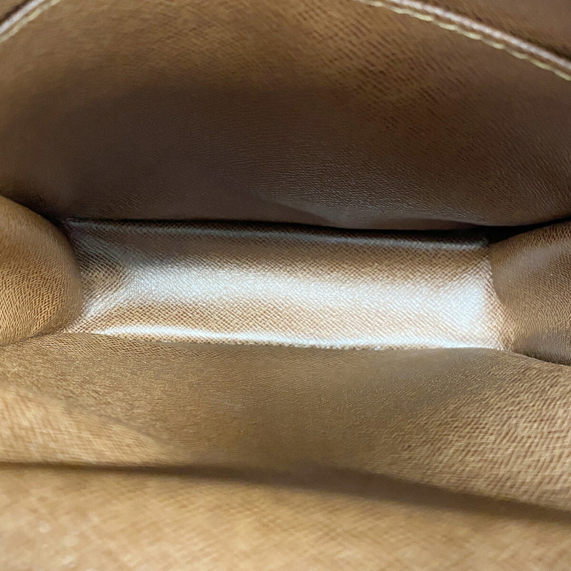 Louis Vuitton Brown Shoulder Bag (Pre-Owned)