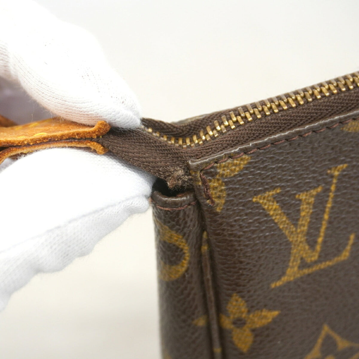 Louis Vuitton Brown Pouch (Pre-Owned)
