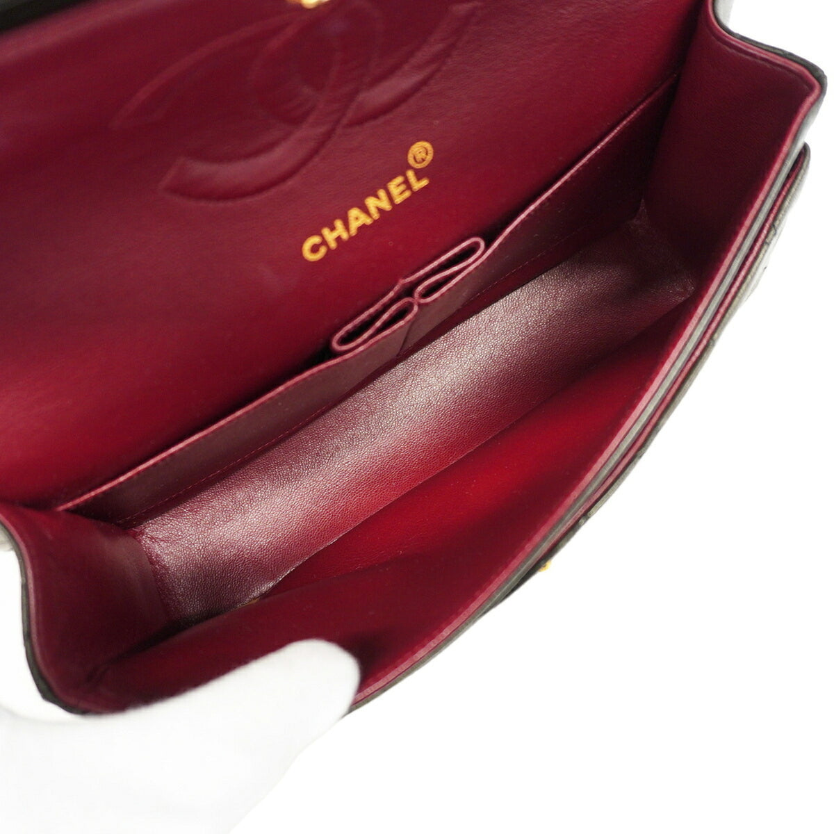 Chanel Black Leather Shoulder Bag (Pre-Owned)