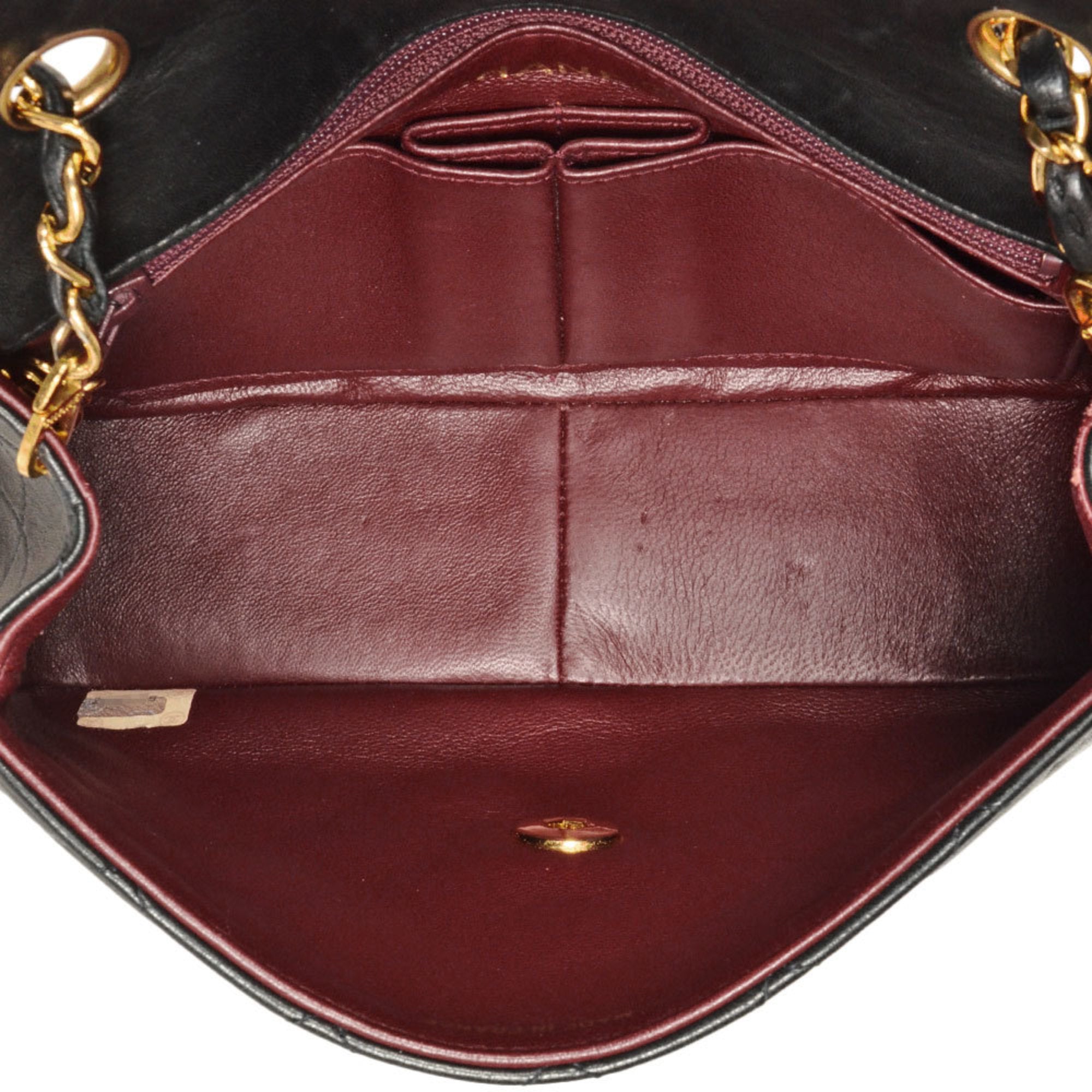 Chanel Black Leather Shoulder Bag (Pre-Owned)
