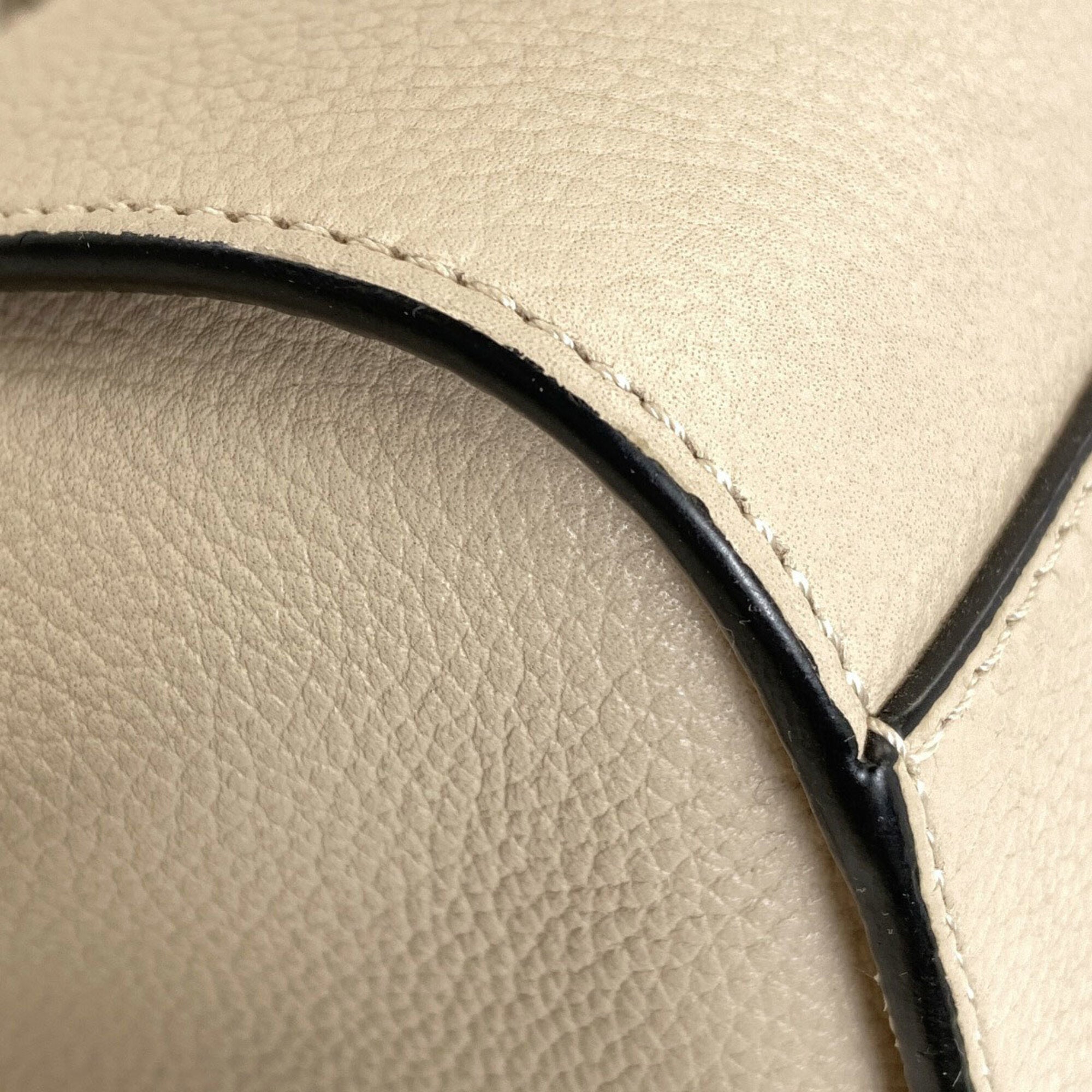 Loewe Beige Leather Handbag (Pre-Owned)