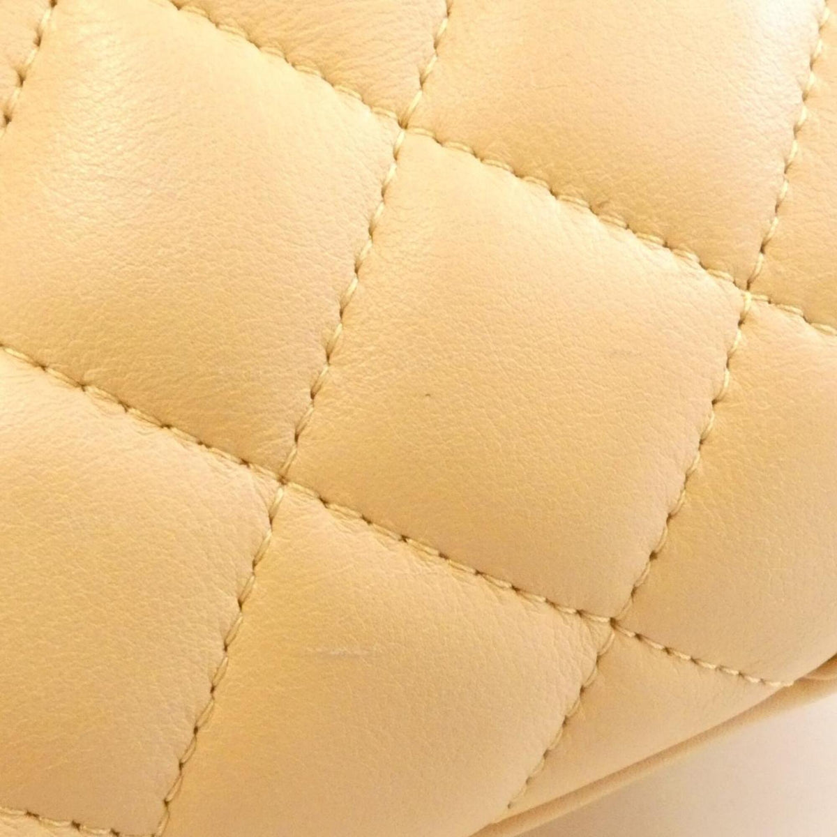 Chanel Beige Leather Handbag (Pre-Owned)