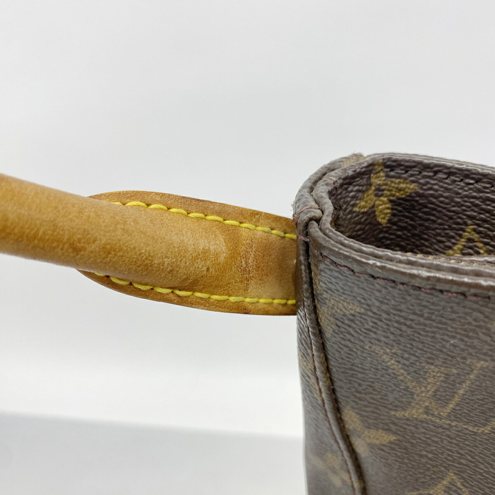 Louis Vuitton Brown Shoulder Bag (Pre-Owned)