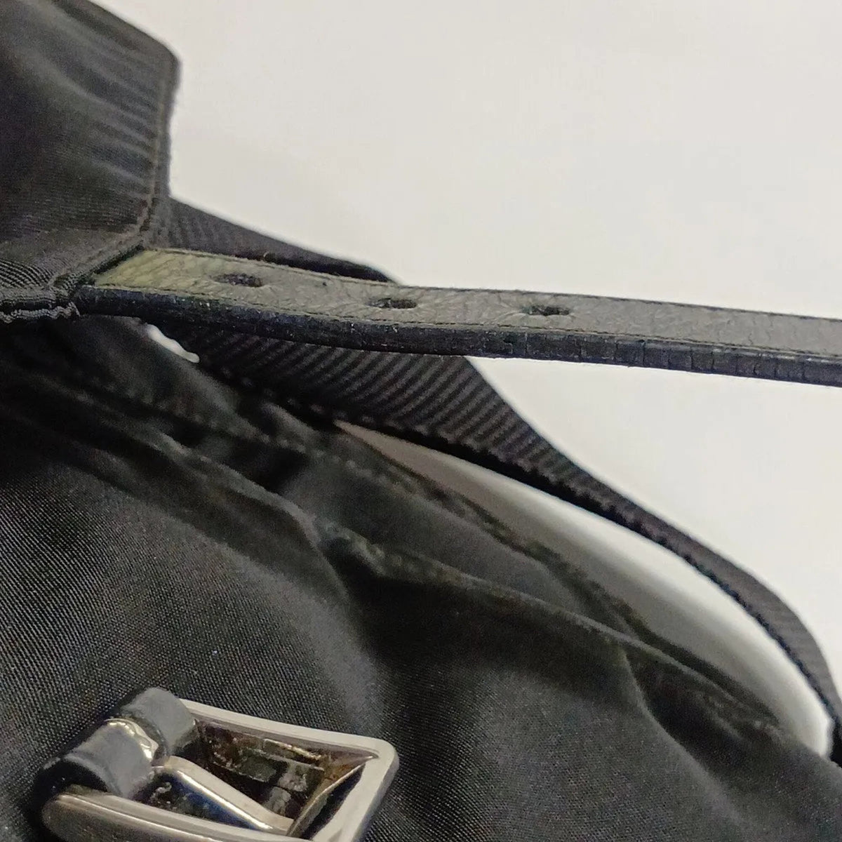 Prada Black Leather Nylon Messenger Bag Shoulder Bag (Pre-Owned)