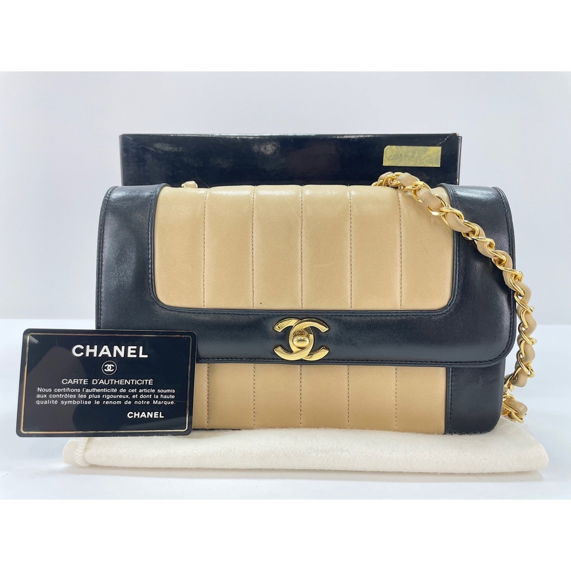 Chanel Beige Shoulder Bag (Pre-Owned)
