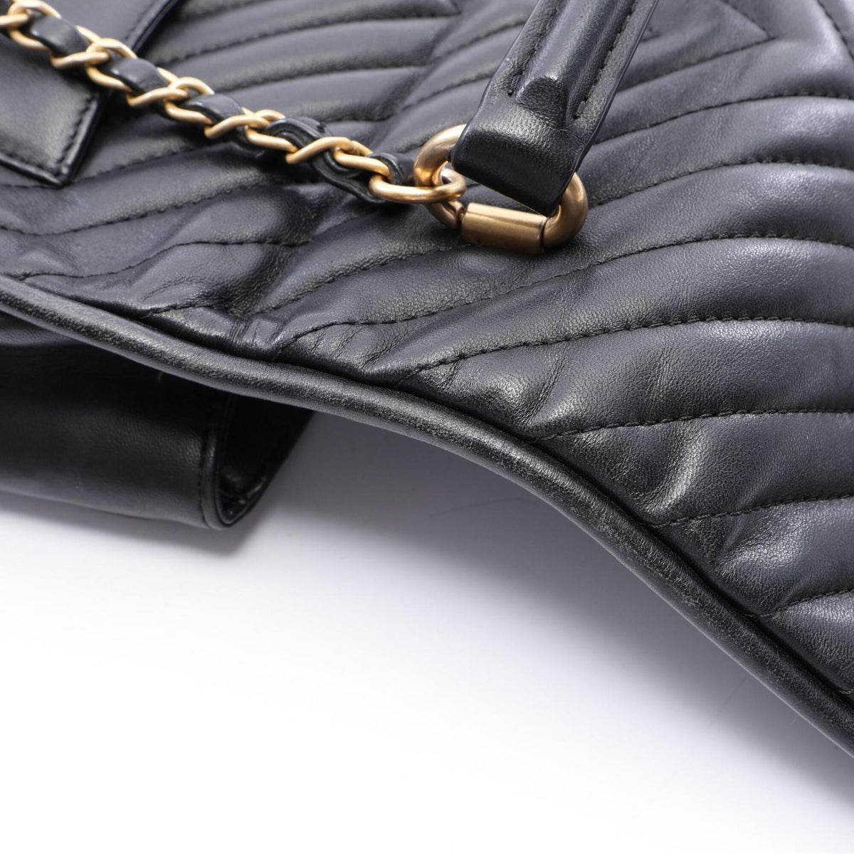 Chanel Black Leather Handbag Shoulder Bag (Pre-Owned)
