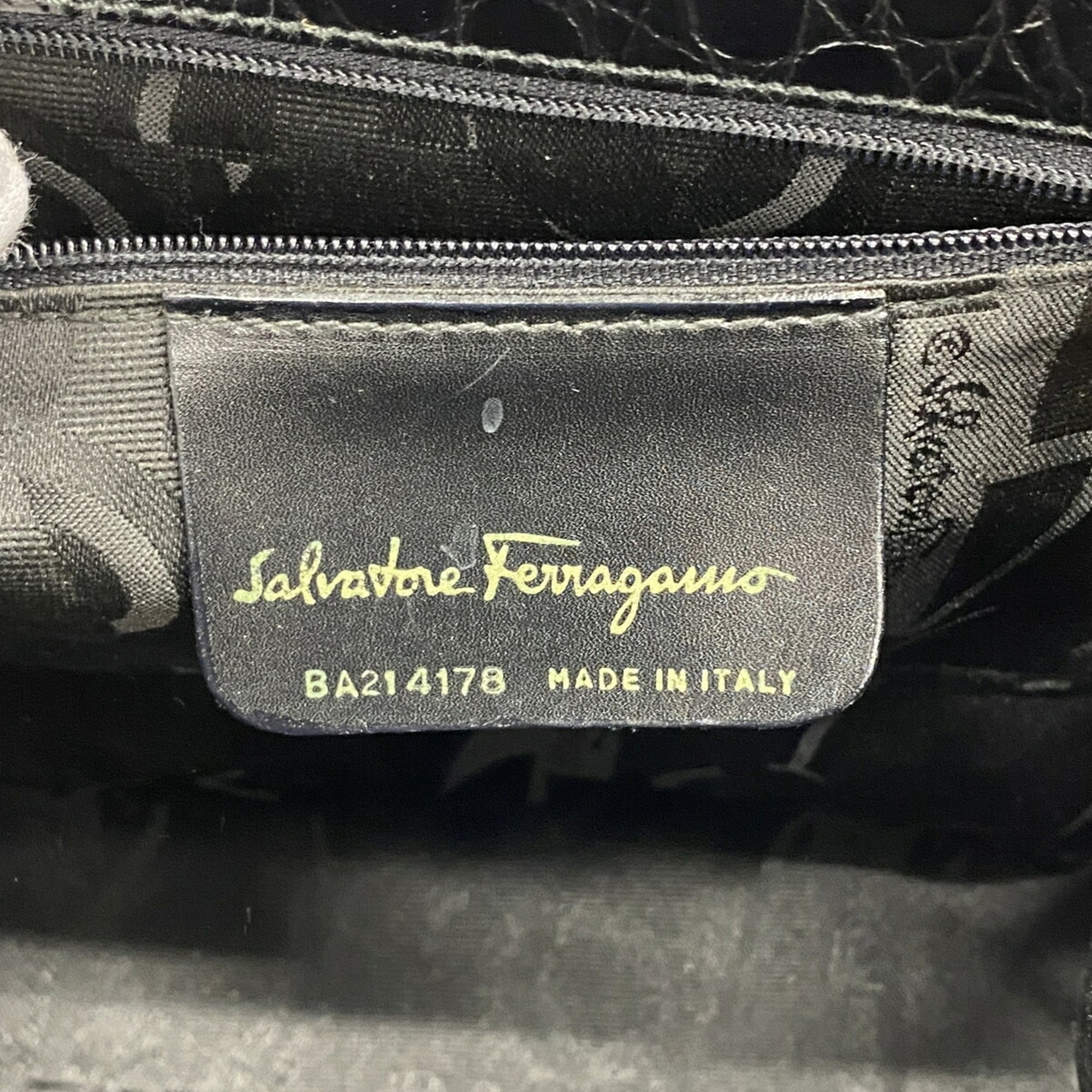 Salvatore Ferragamo Black Leather Handbag (Pre-Owned)