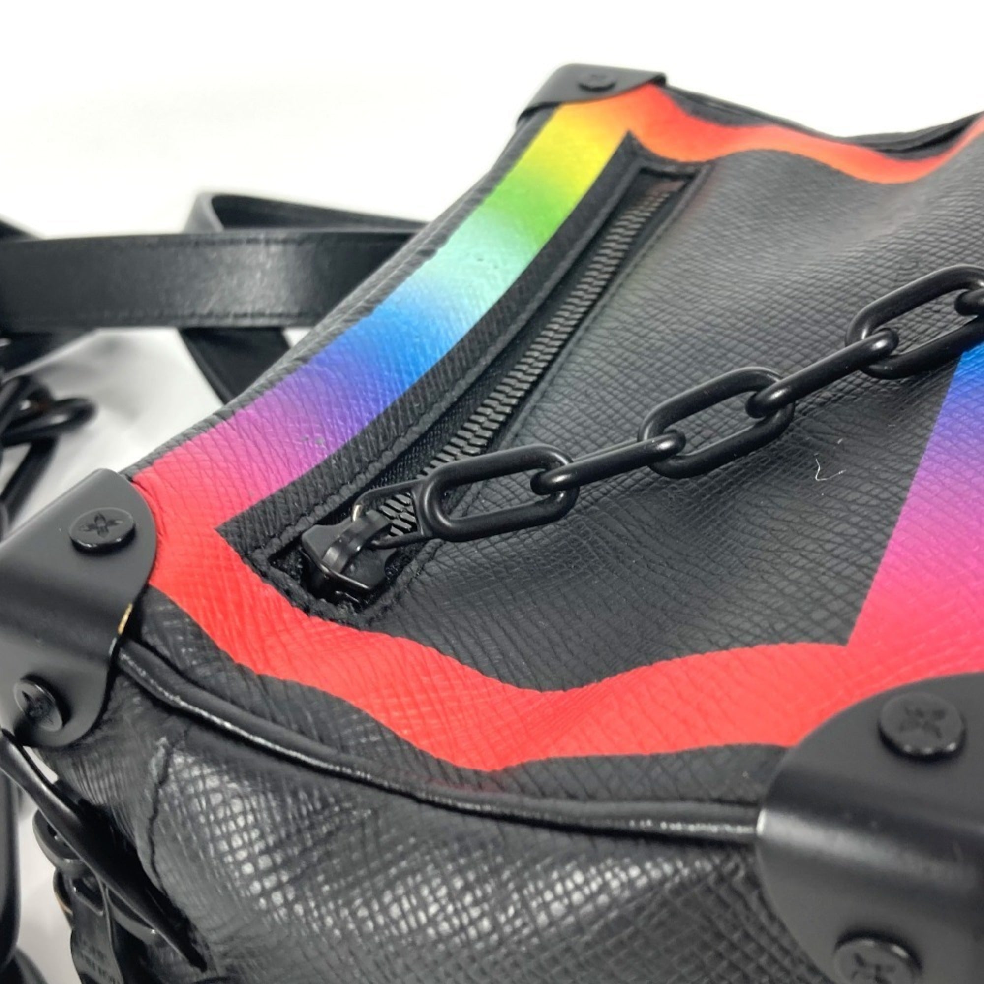 Louis Vuitton Taiga Black Multi-Color Taiga Leather Pochette Shoulder Bag (Pre-Owned)