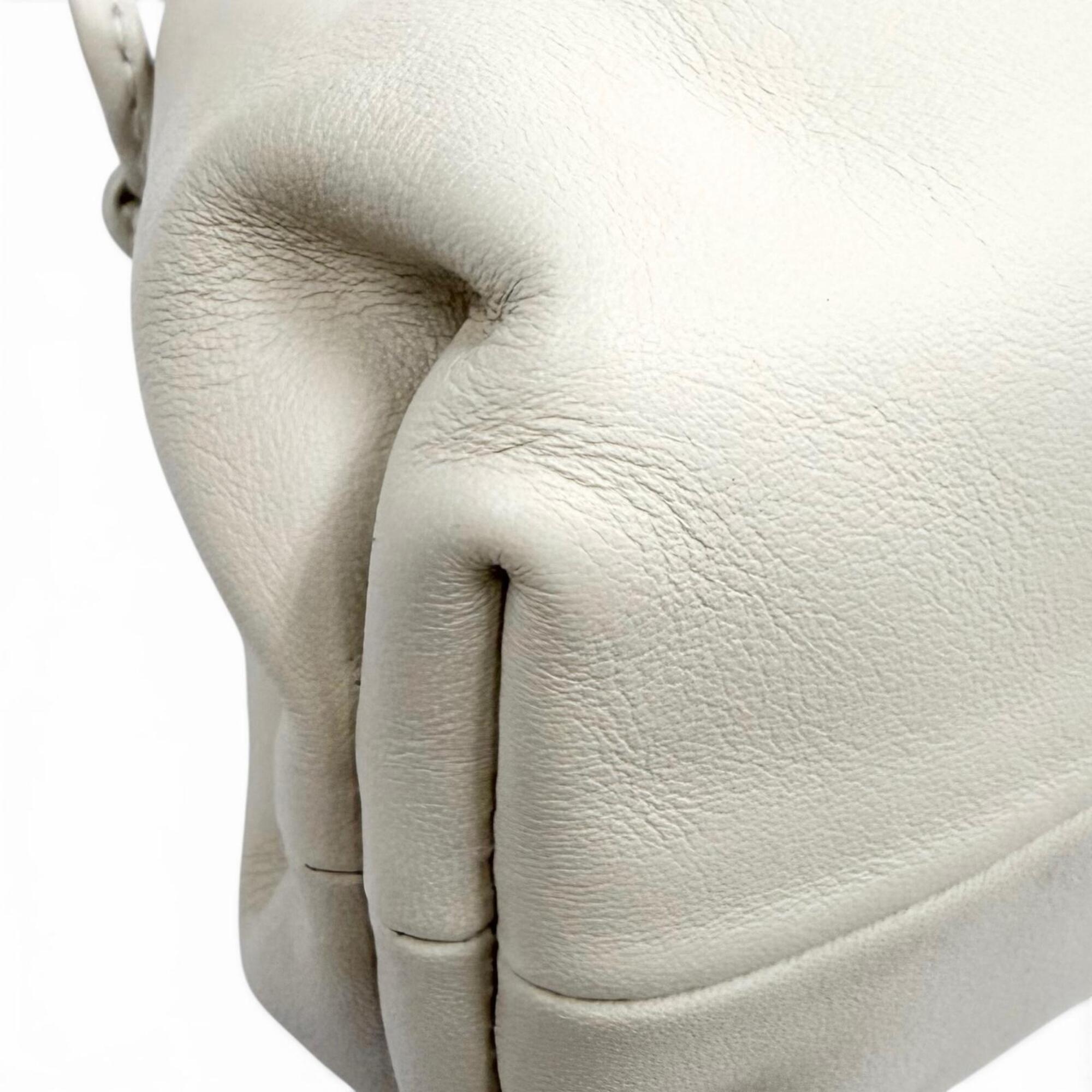 Bottega Veneta Ivory Leather Pouch Shoulder Bag (Pre-Owned)