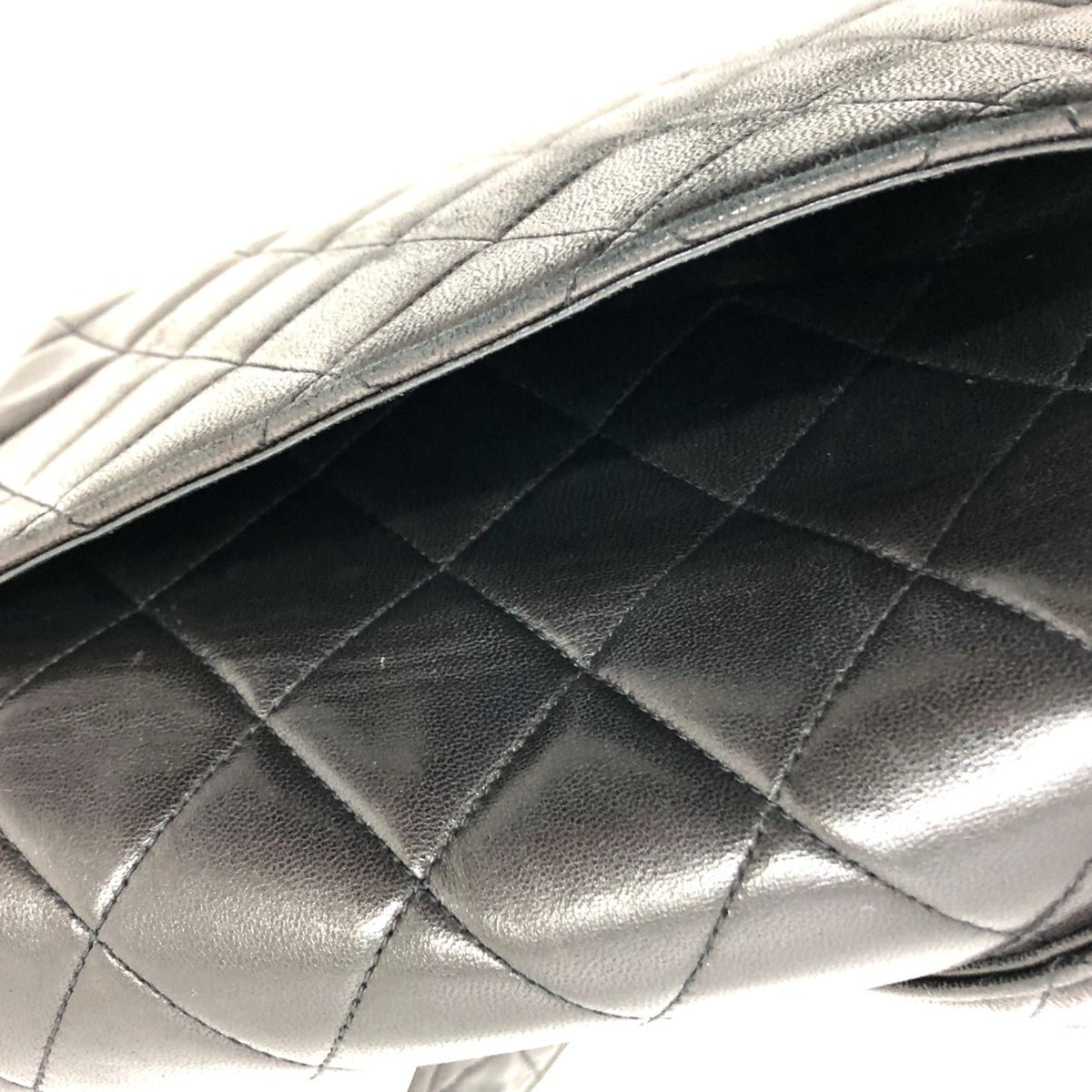Chanel Black Leather Shoulder Bag (Pre-Owned)
