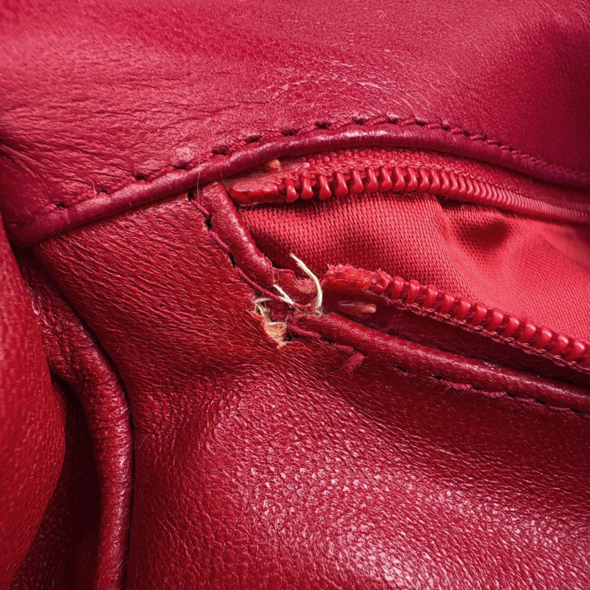 Chanel Red Color Leather Shoulder Bag (Pre-Owned)