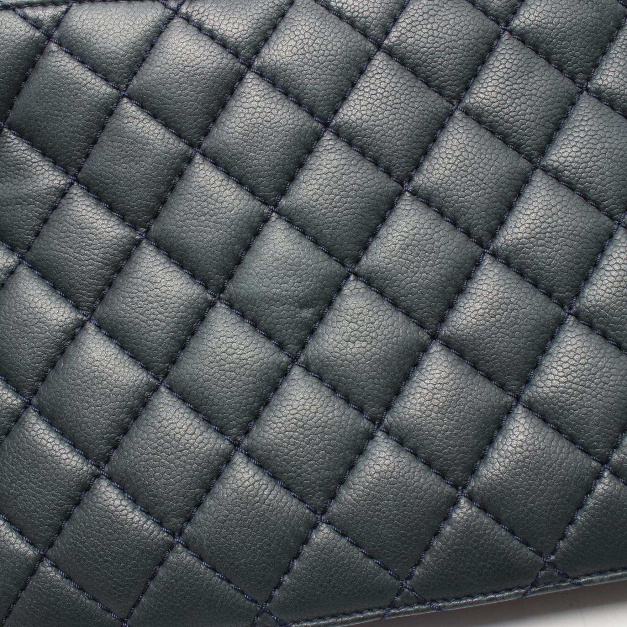 Chanel Green Grained Calfskin Handbag Shoulder Bag (Pre-Owned)
