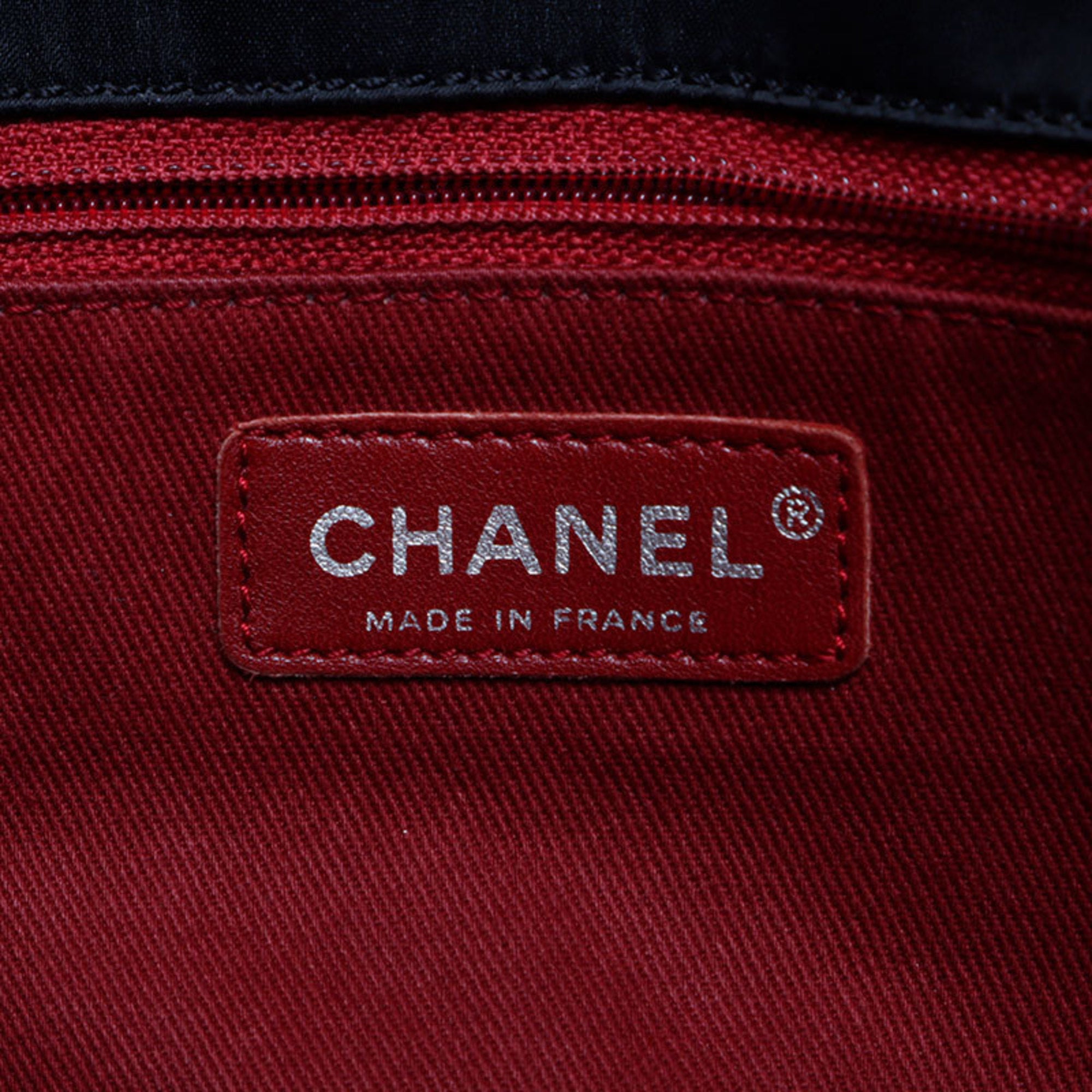 Chanel Black Shoulder Bag (Pre-Owned)