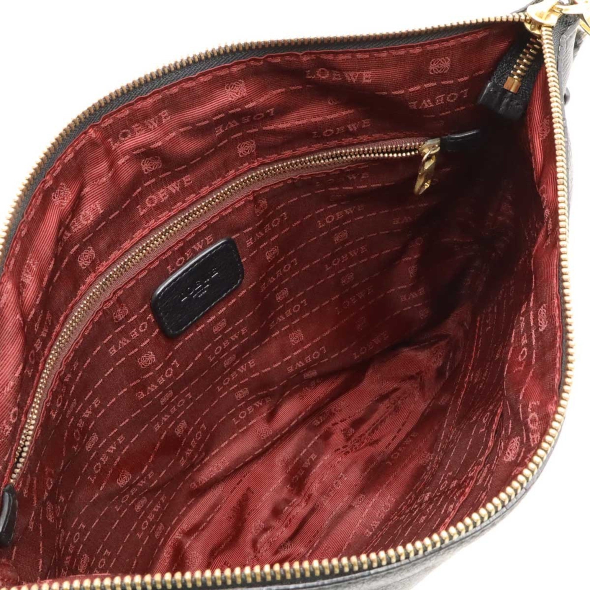 Loewe Black Leather Shoulder Bag (Pre-Owned)