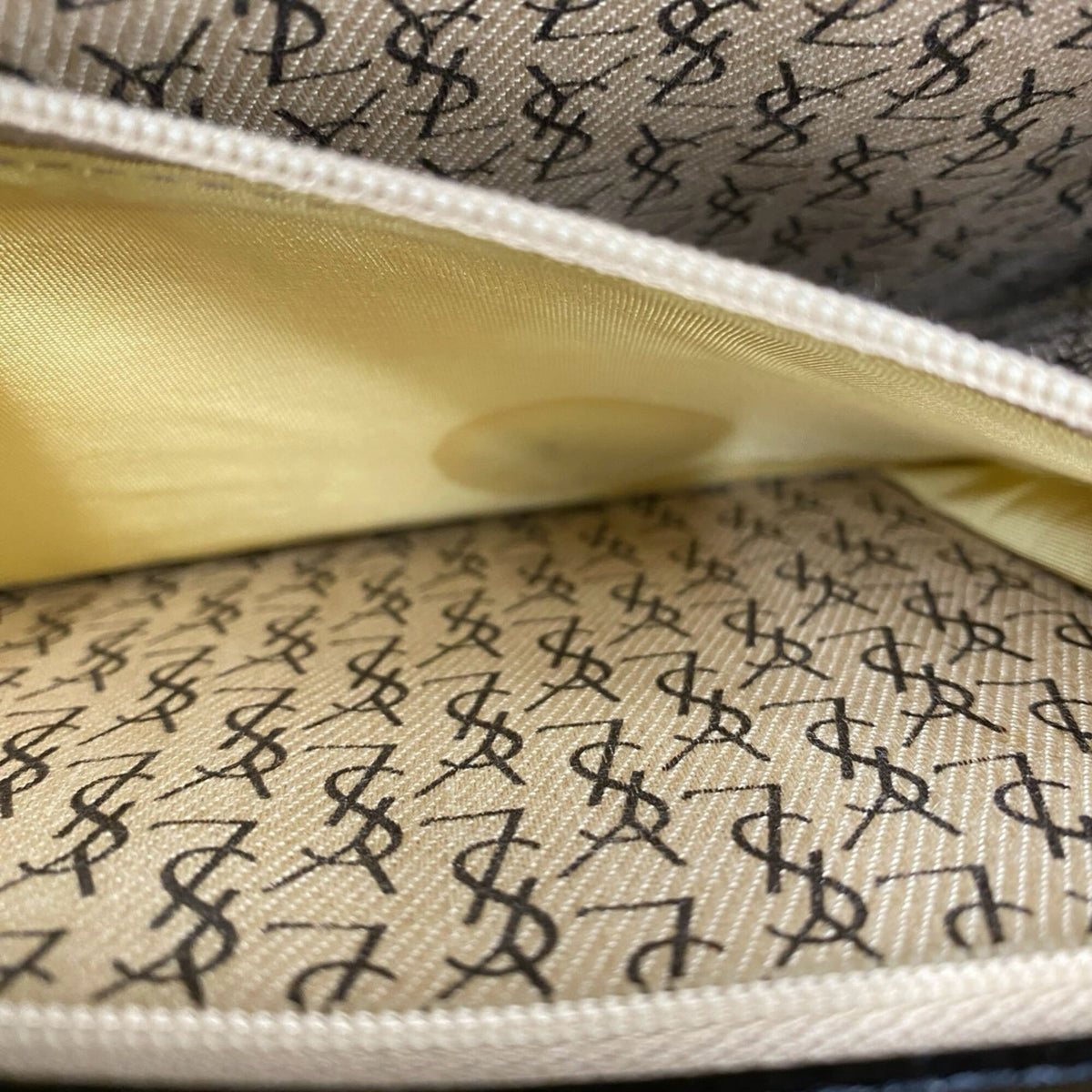 Yves Saint Laurent Black Leather Shoulder Bag (Pre-Owned)