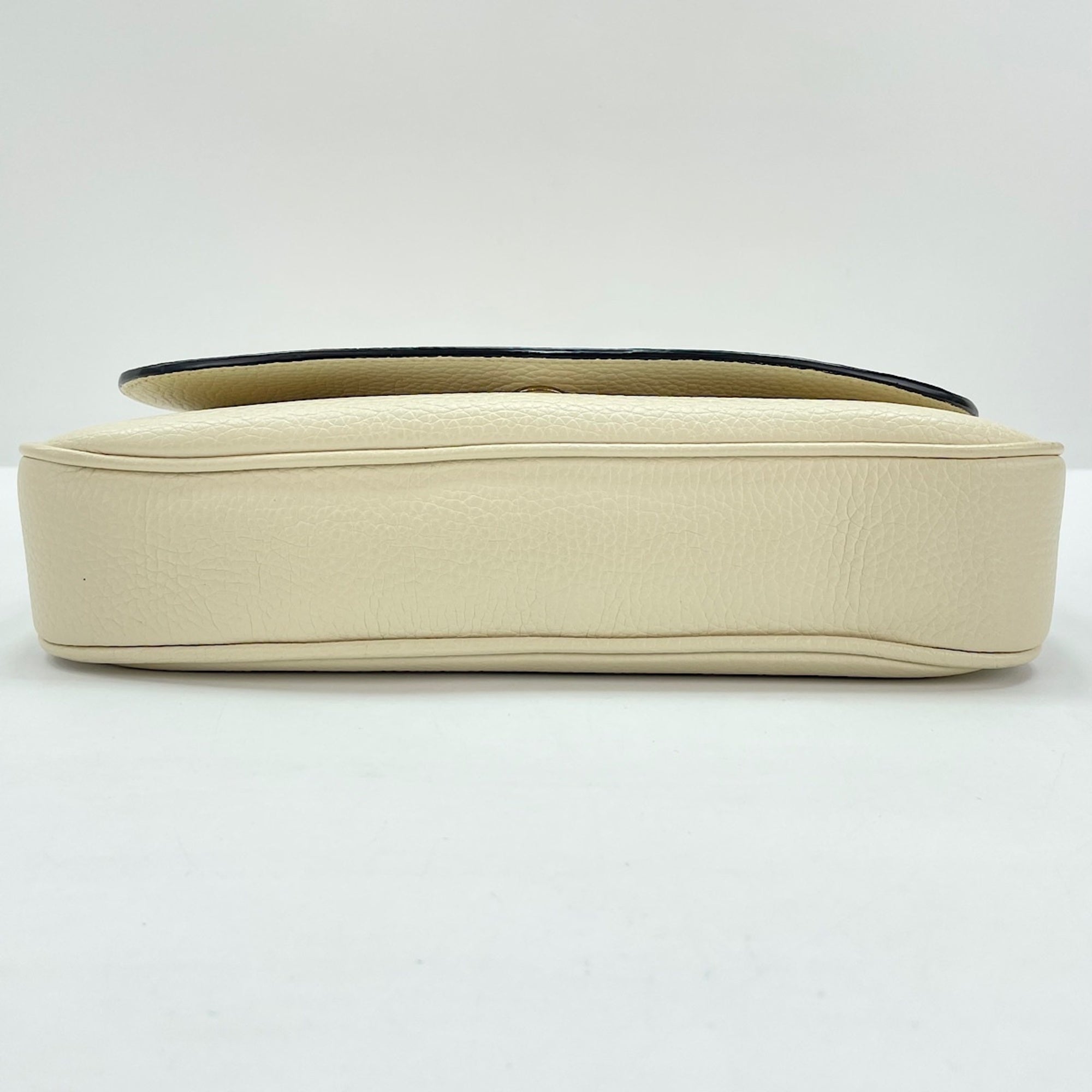 Gucci White Shoulder Bag (Pre-Owned)